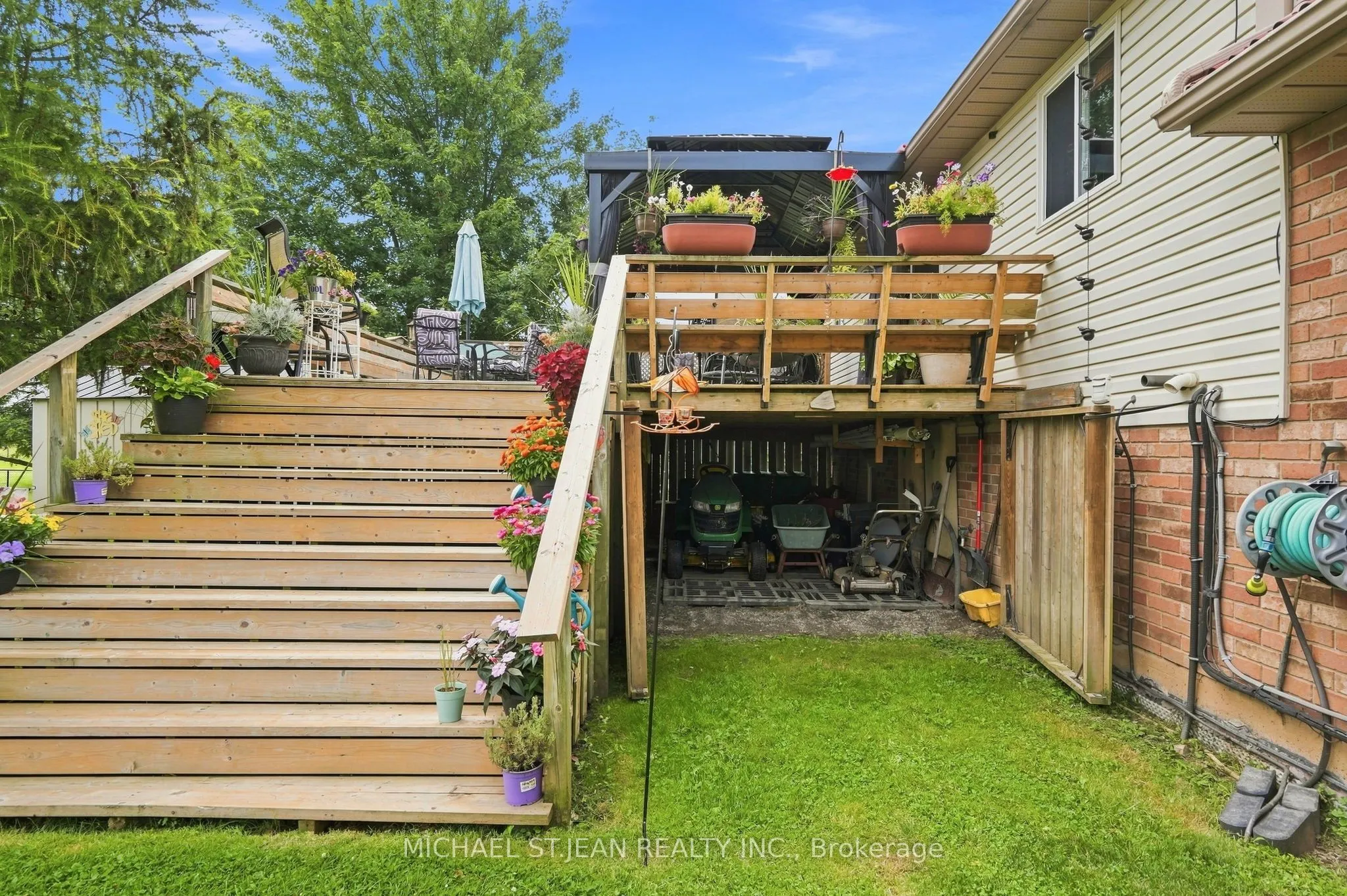 3557 Grimsby Road