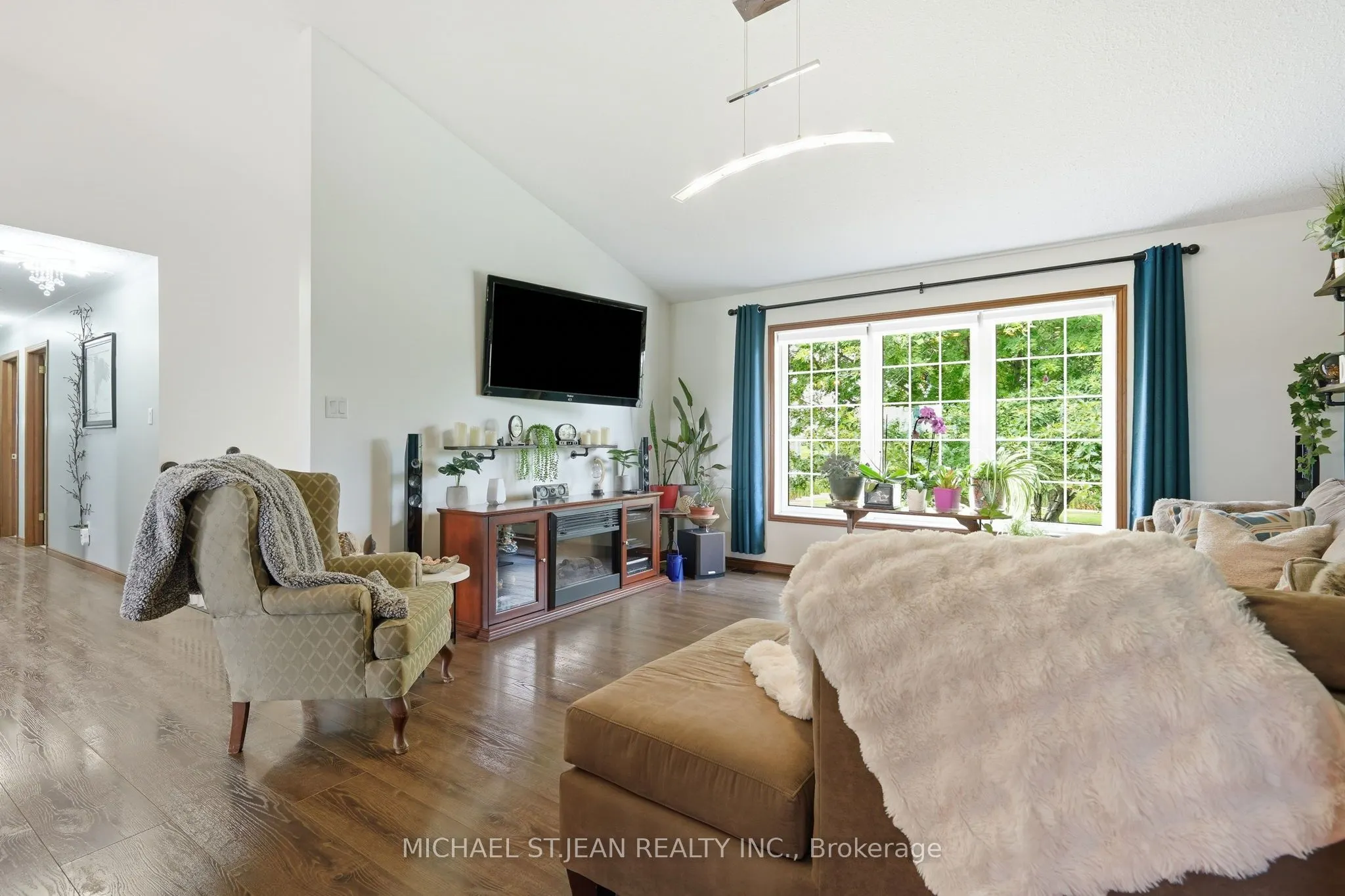 3557 Grimsby Road