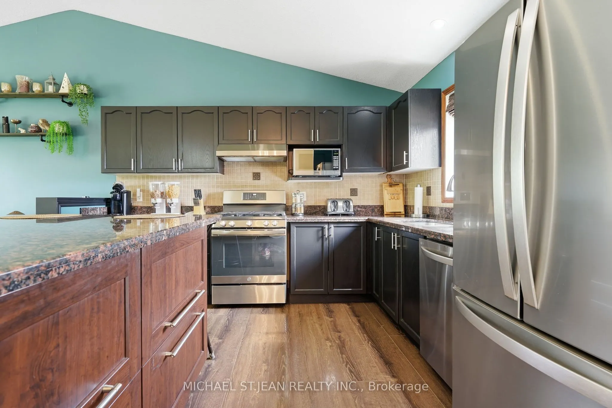 3557 Grimsby Road