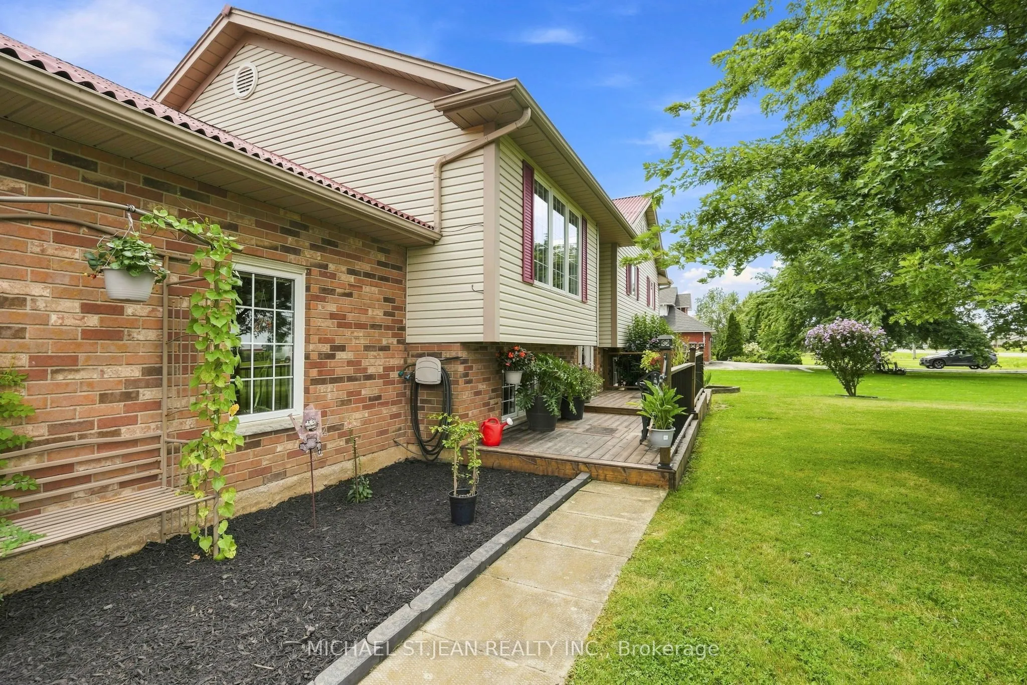3557 Grimsby Road