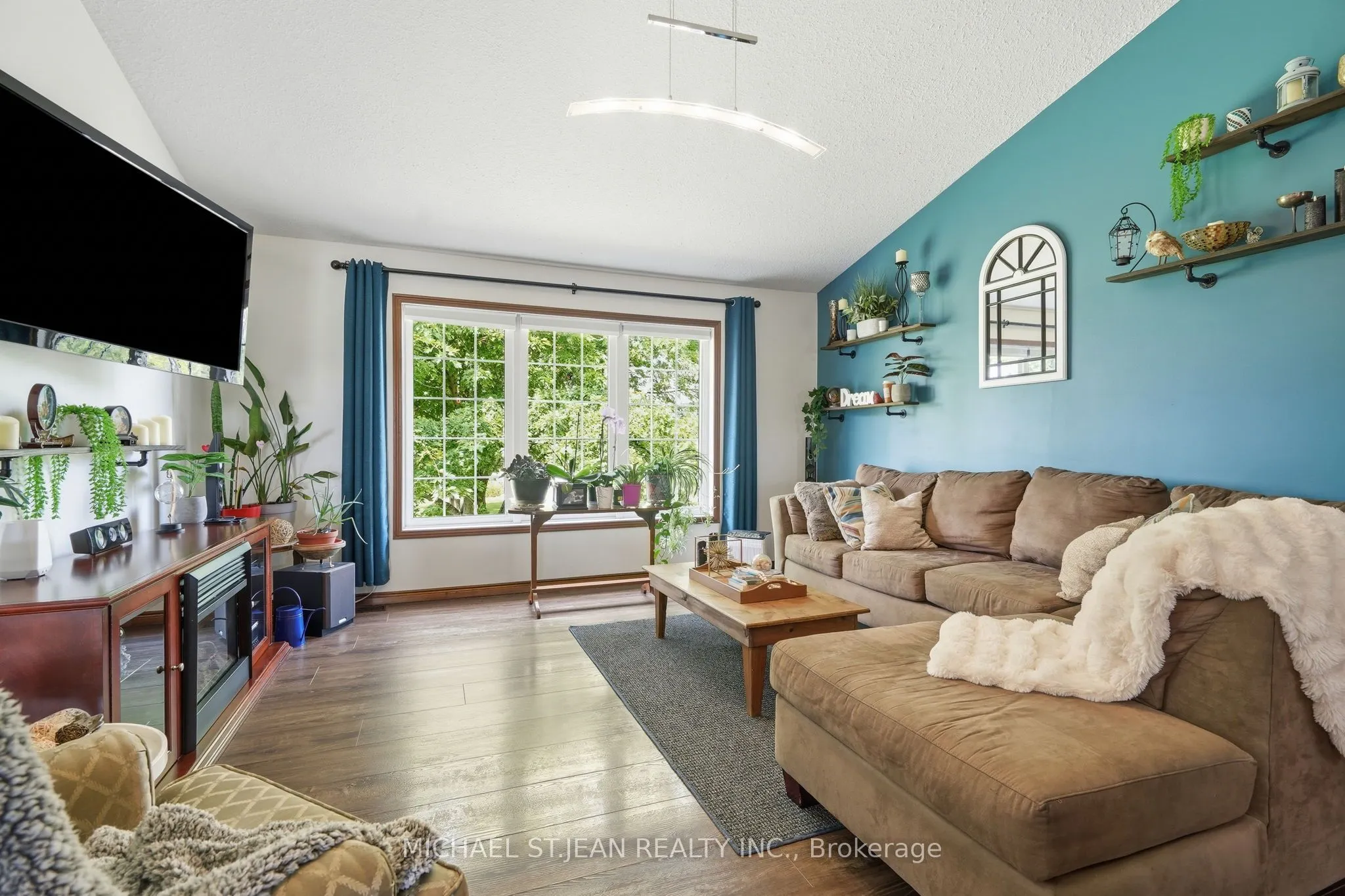 3557 Grimsby Road