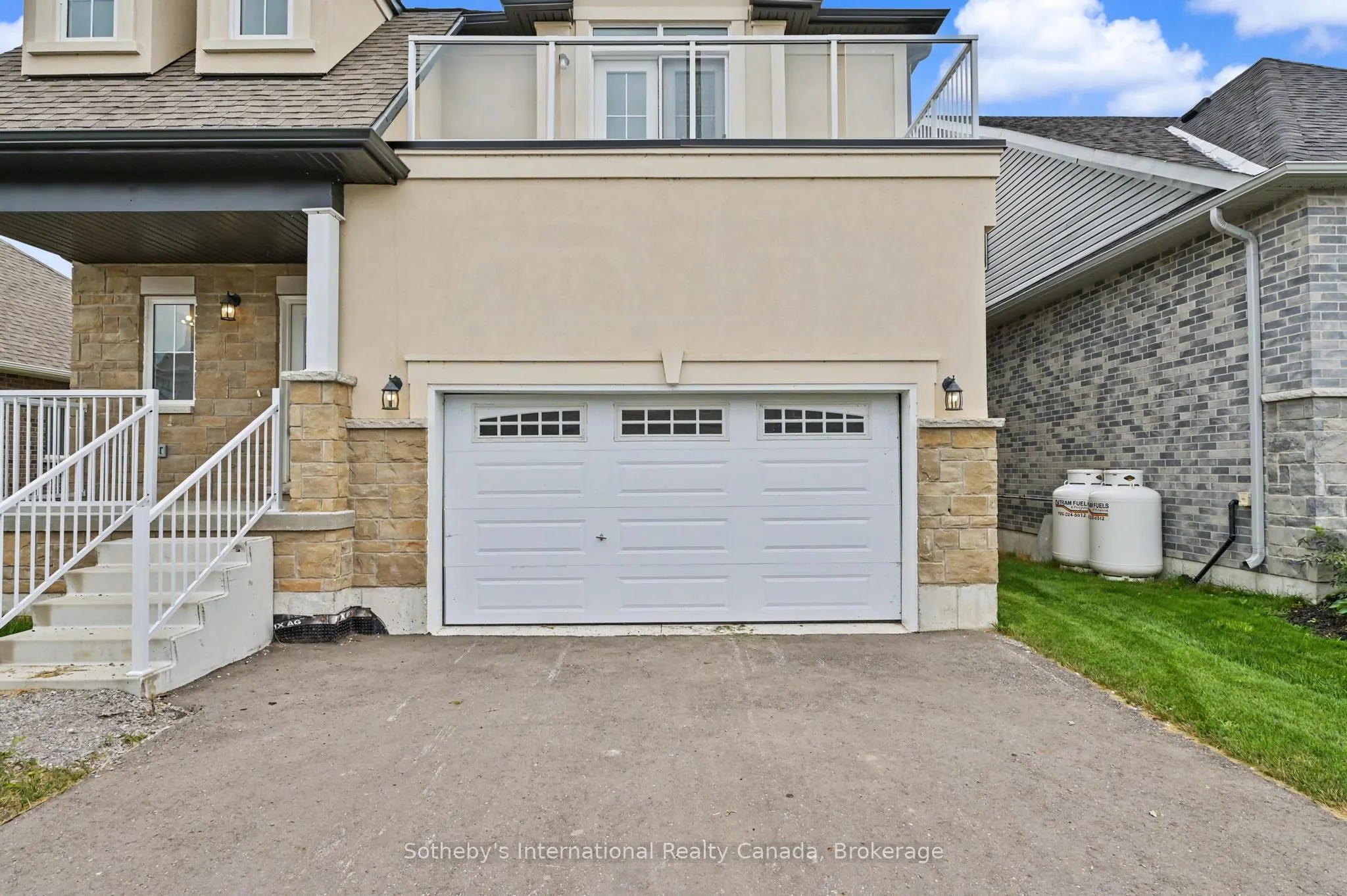 9 Hillcroft Way