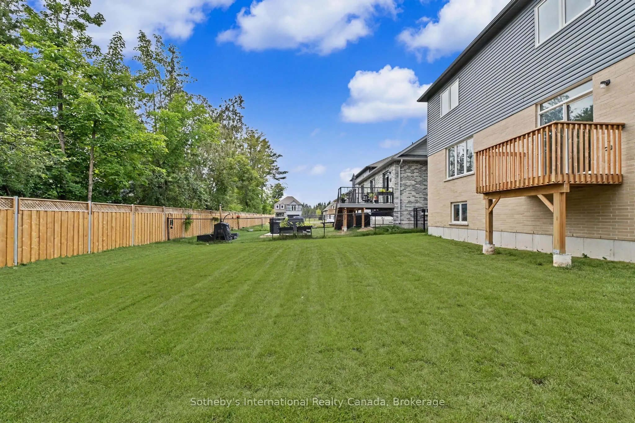 9 Hillcroft Way