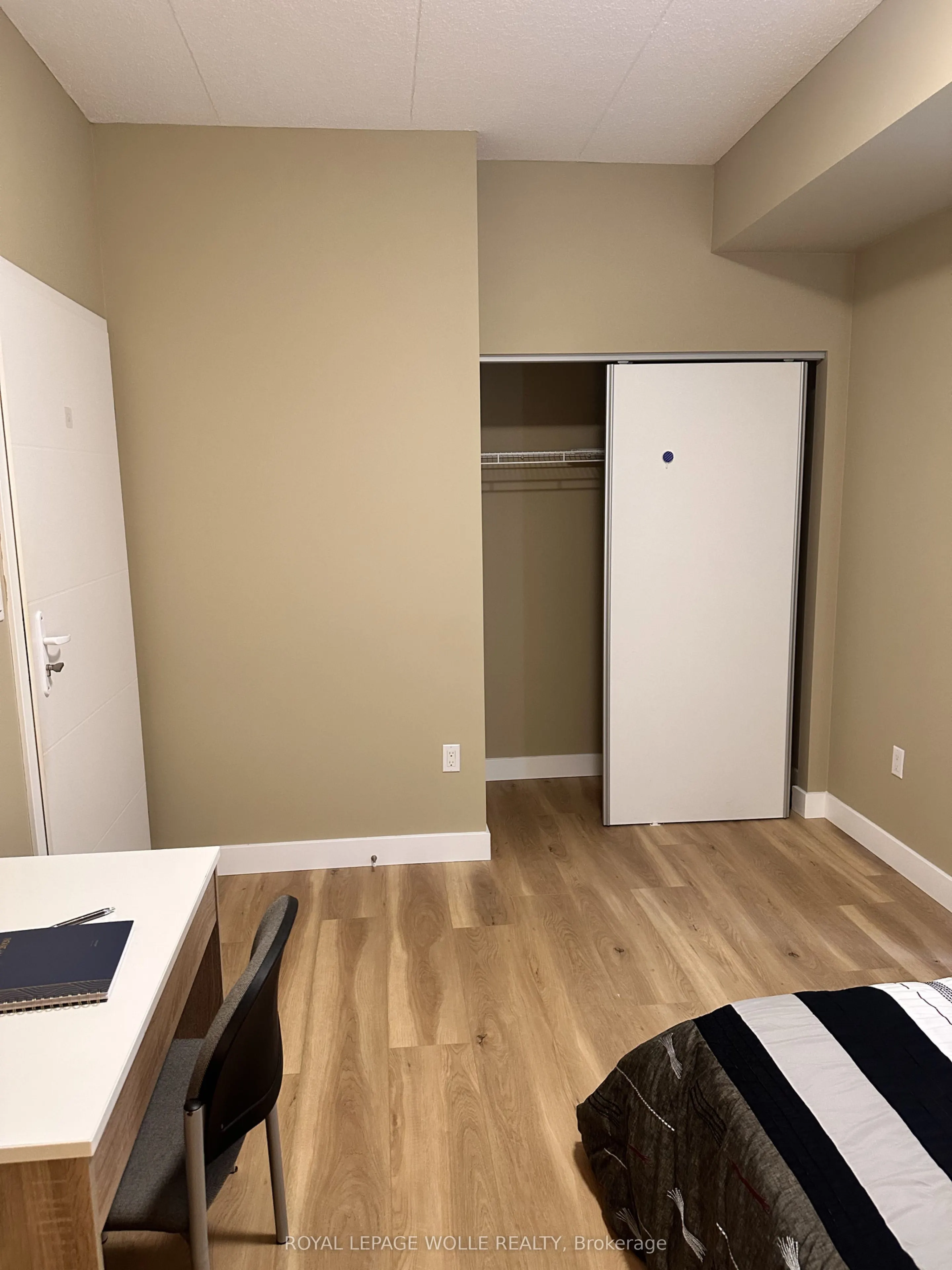 280 Lester Street #404