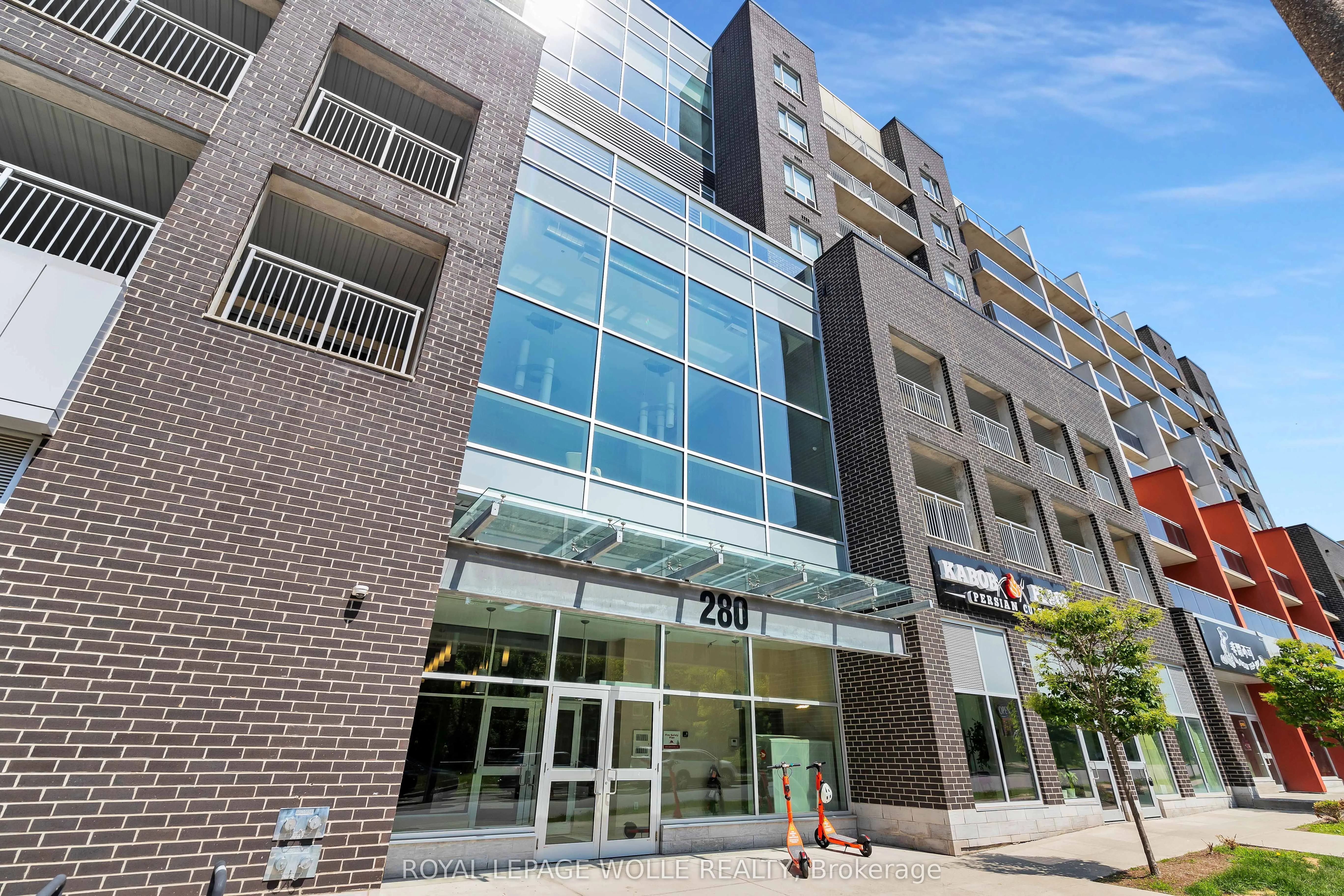 280 Lester Street #404