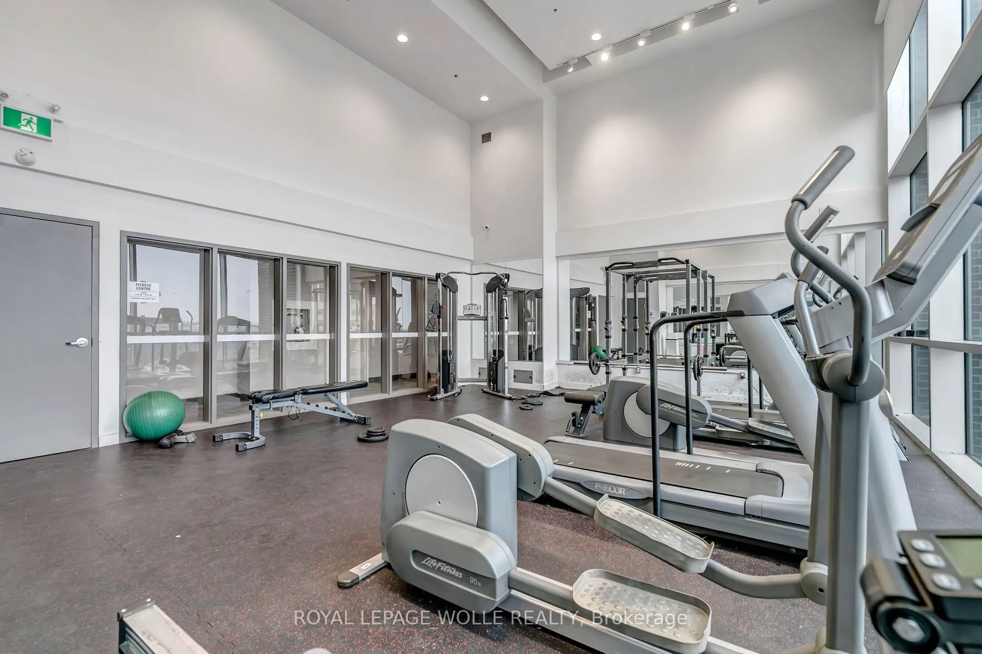 280 Lester Street #404