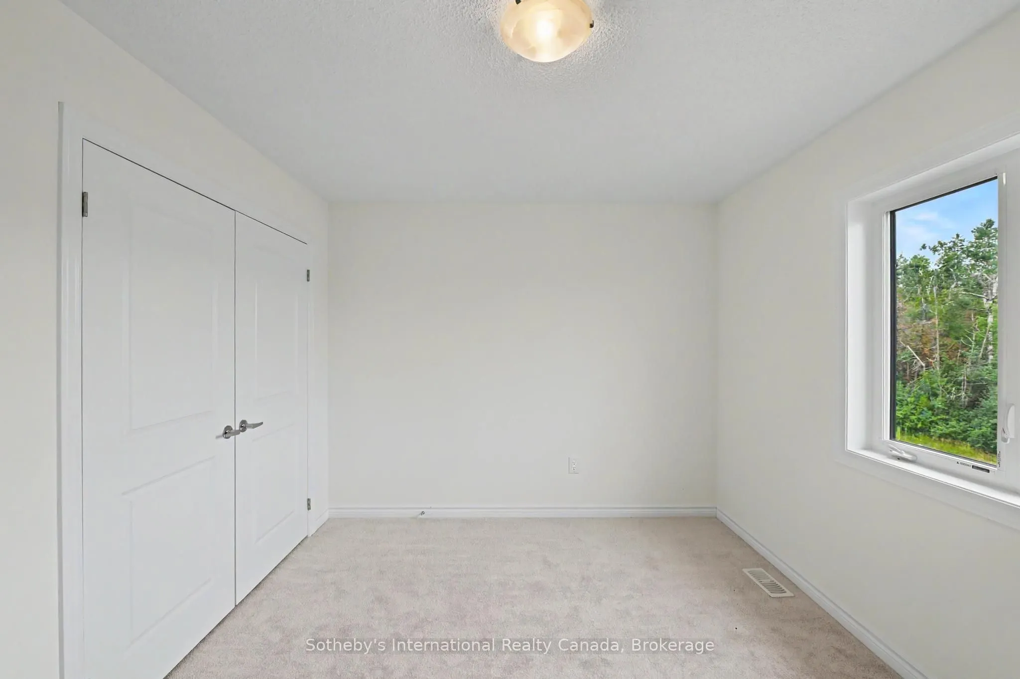 12 Hillcroft Way
