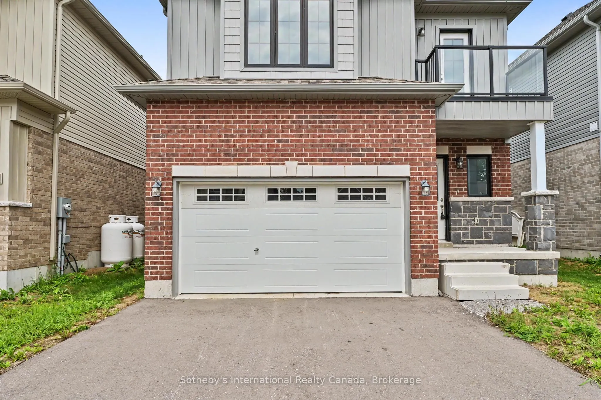 12 Hillcroft Way