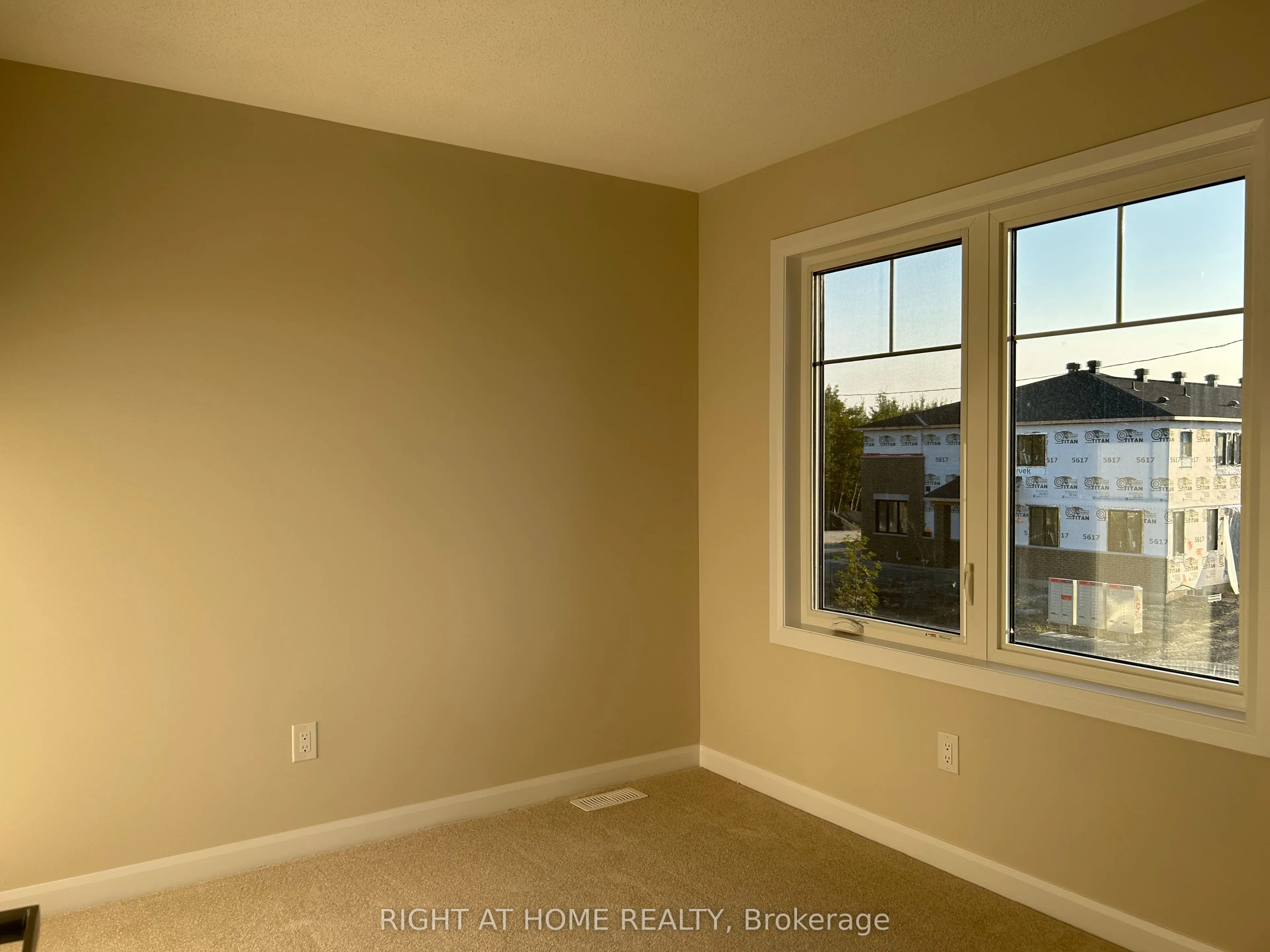 633 Idyllic Terrace W