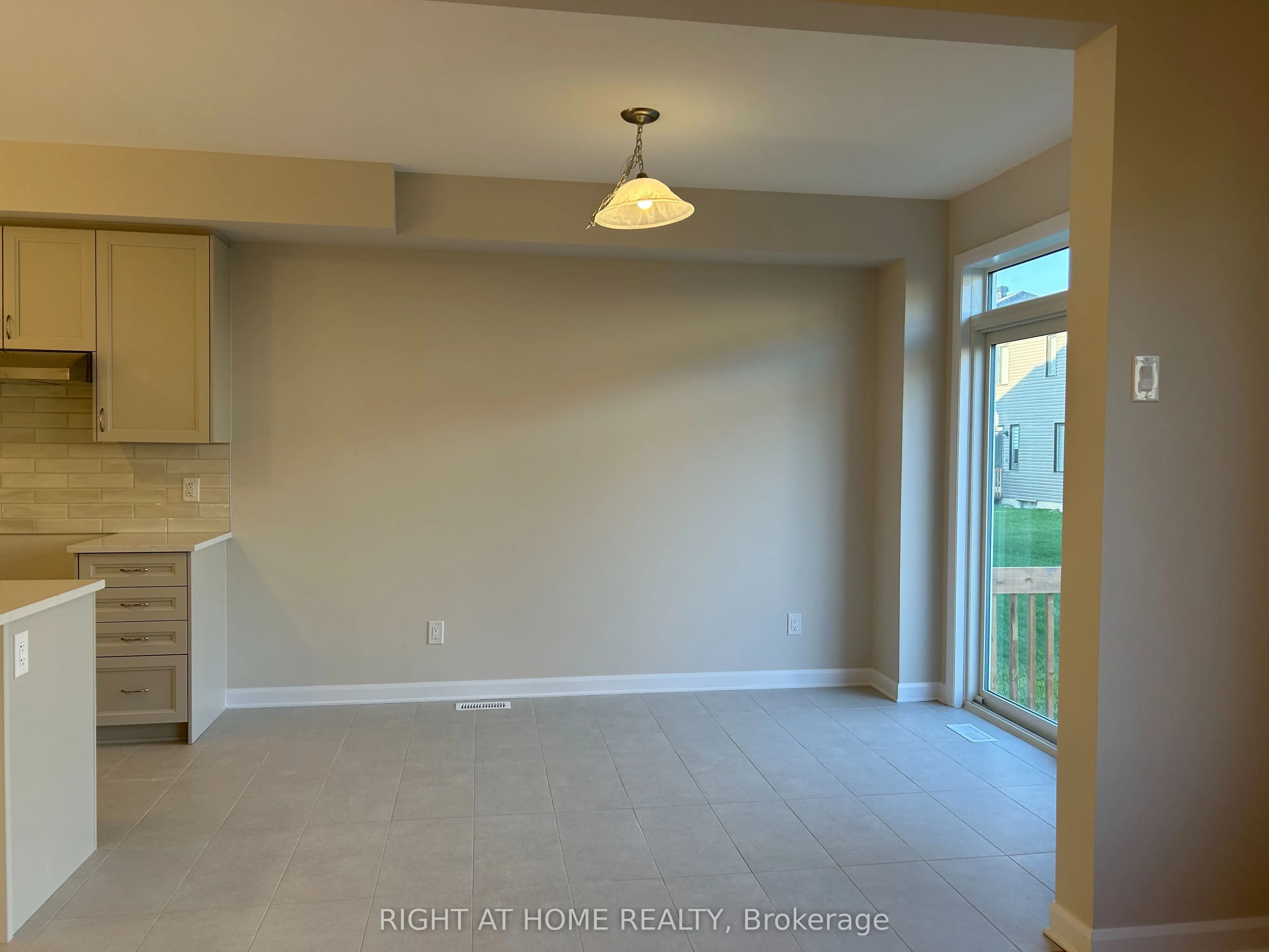 633 Idyllic Terrace W