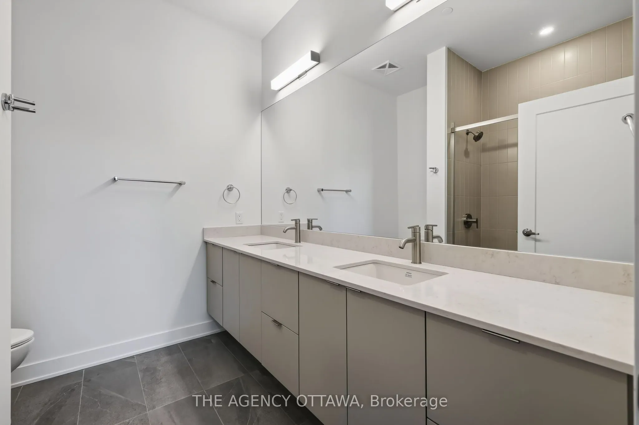 3085 Riverside Drive #105