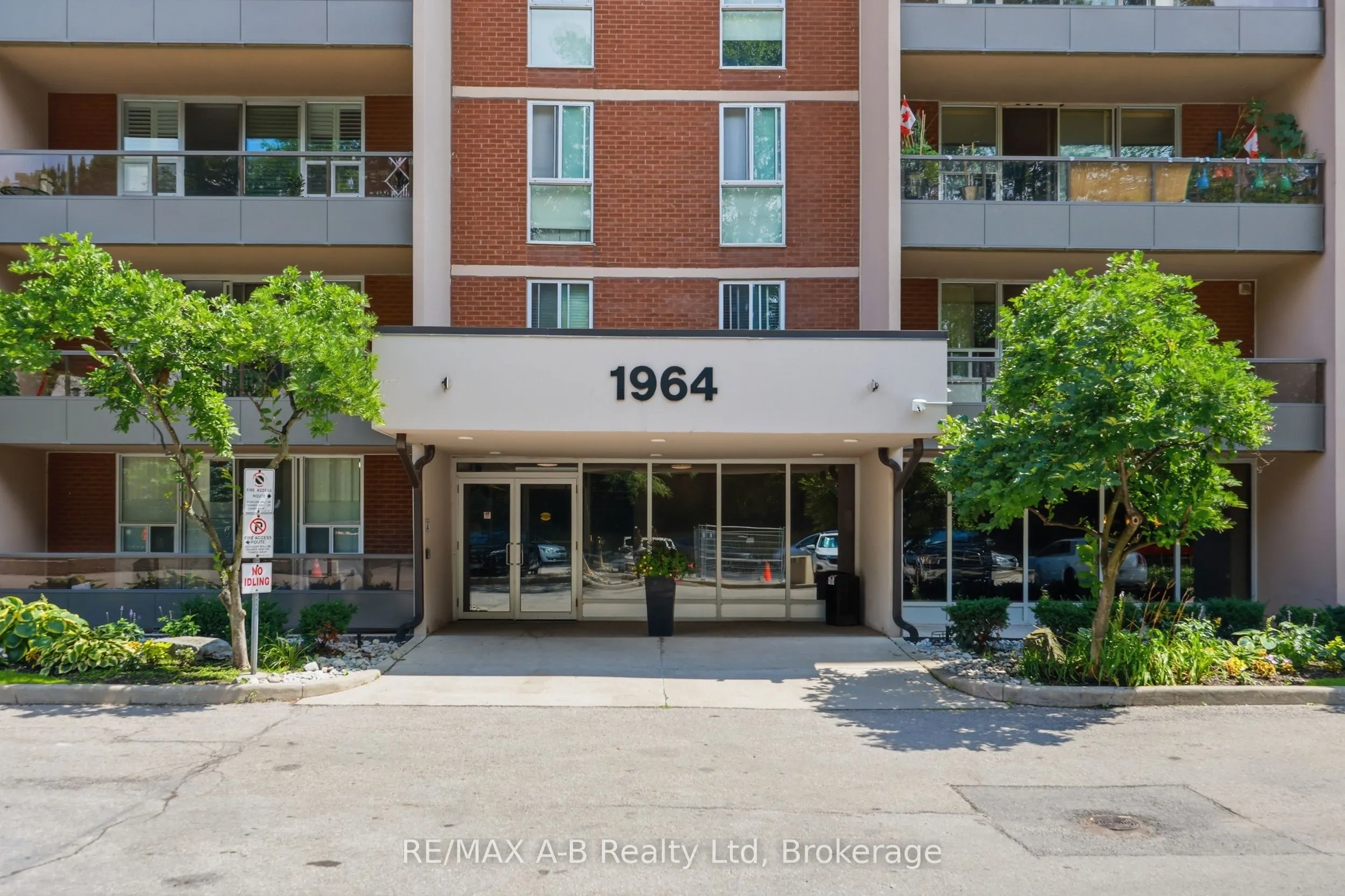1964 Main Street W #805