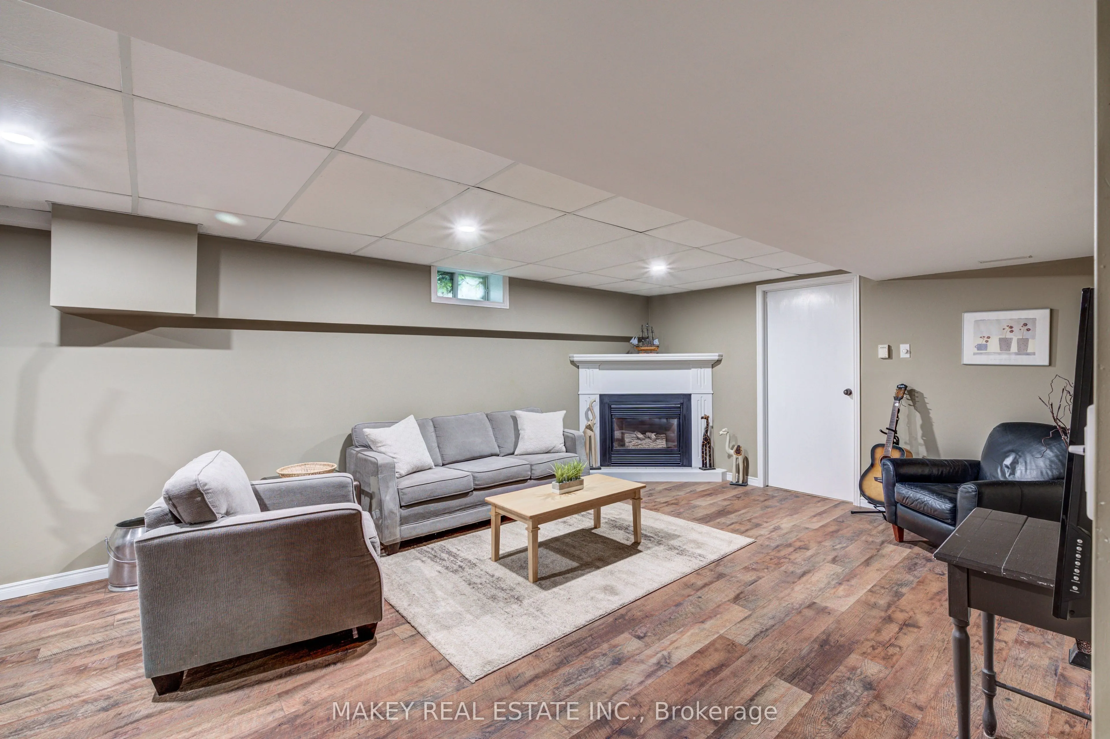 671 Main Street S