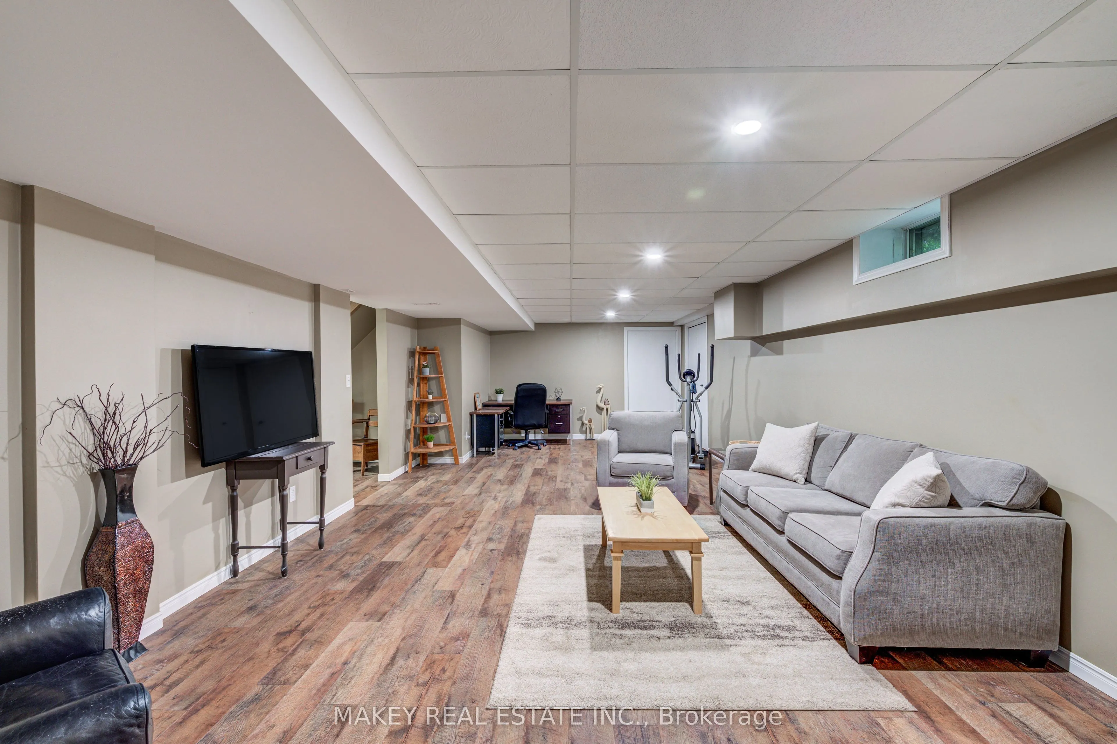 671 Main Street S
