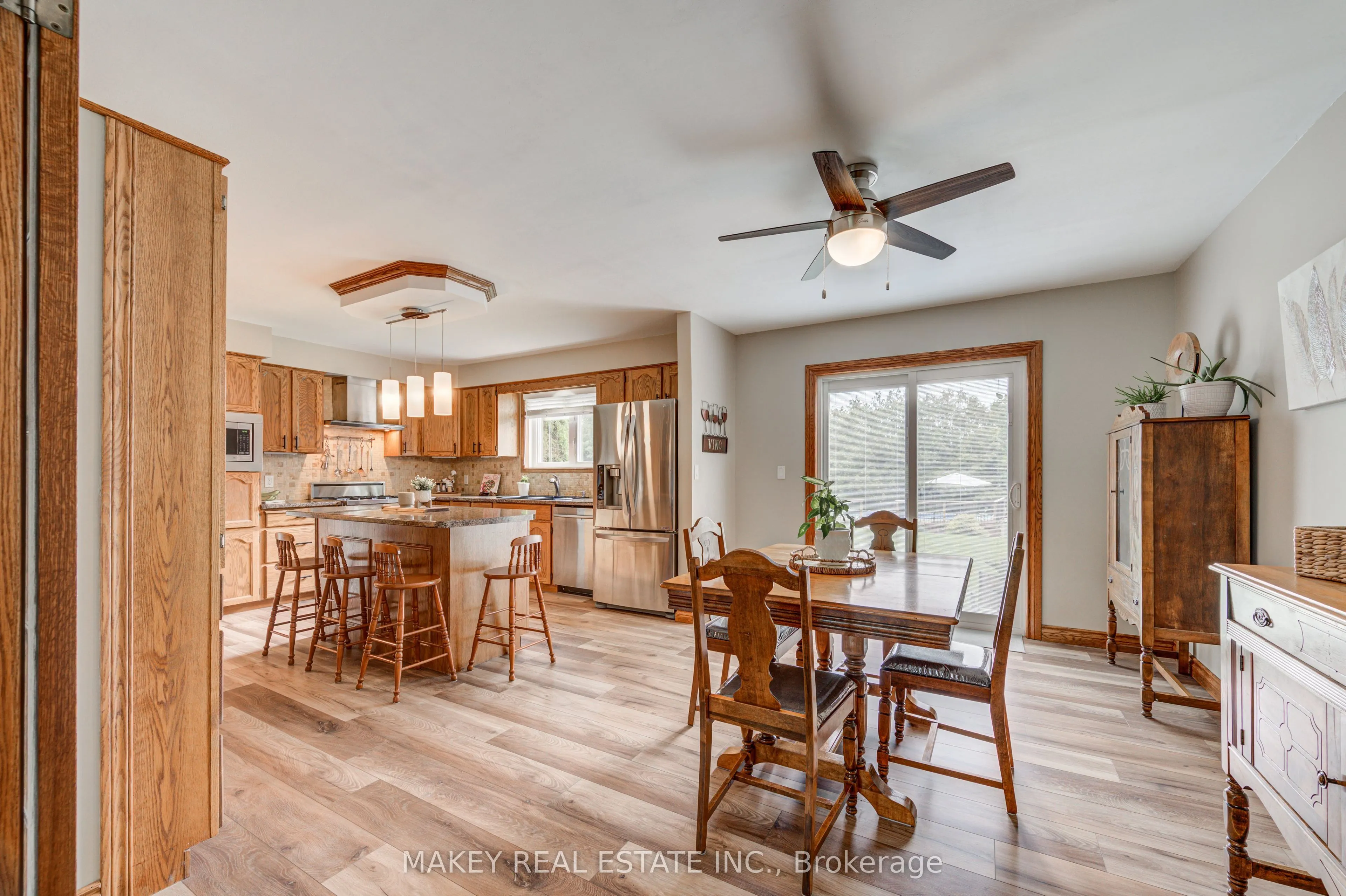 671 Main Street S