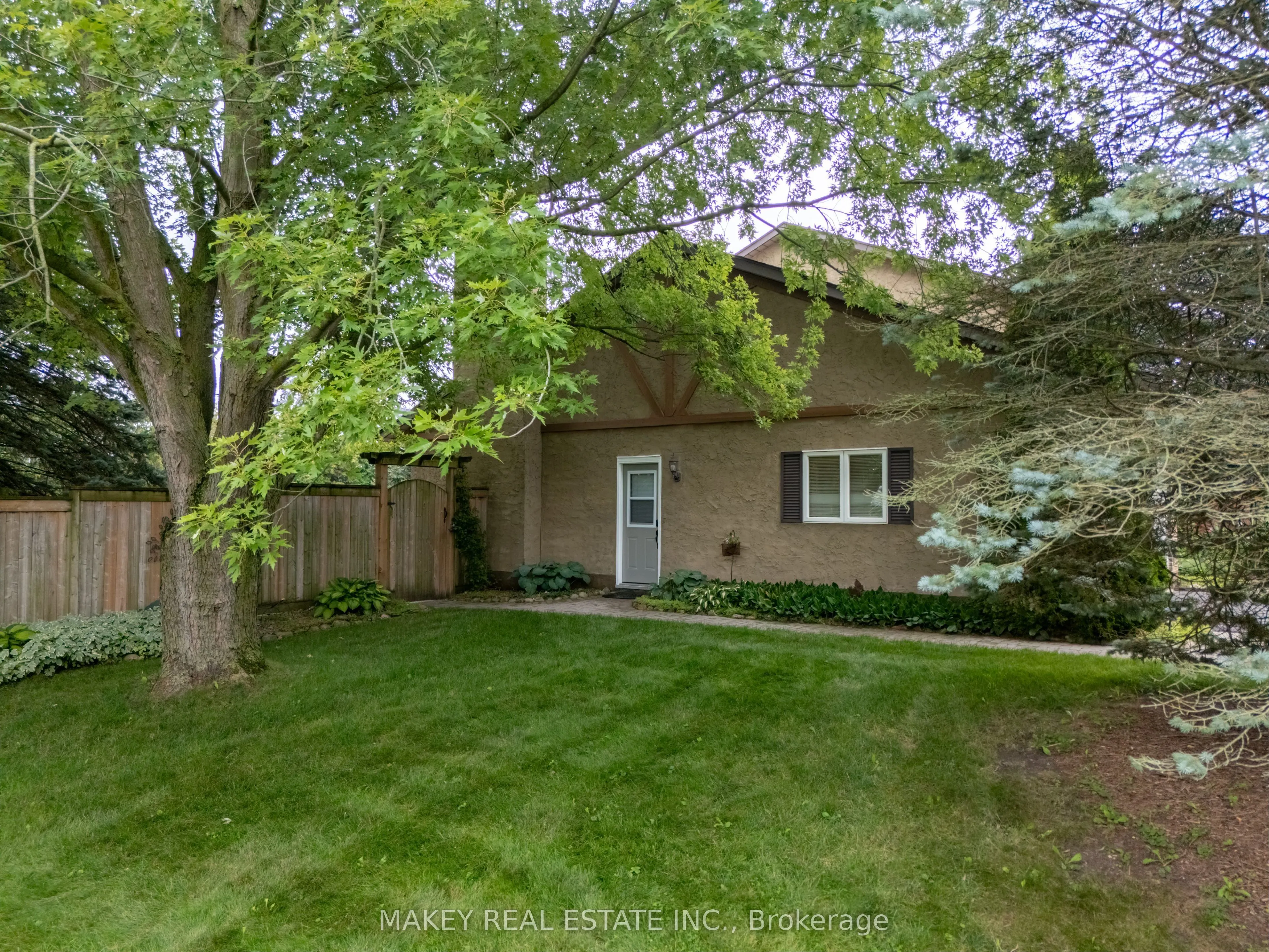 671 Main Street S