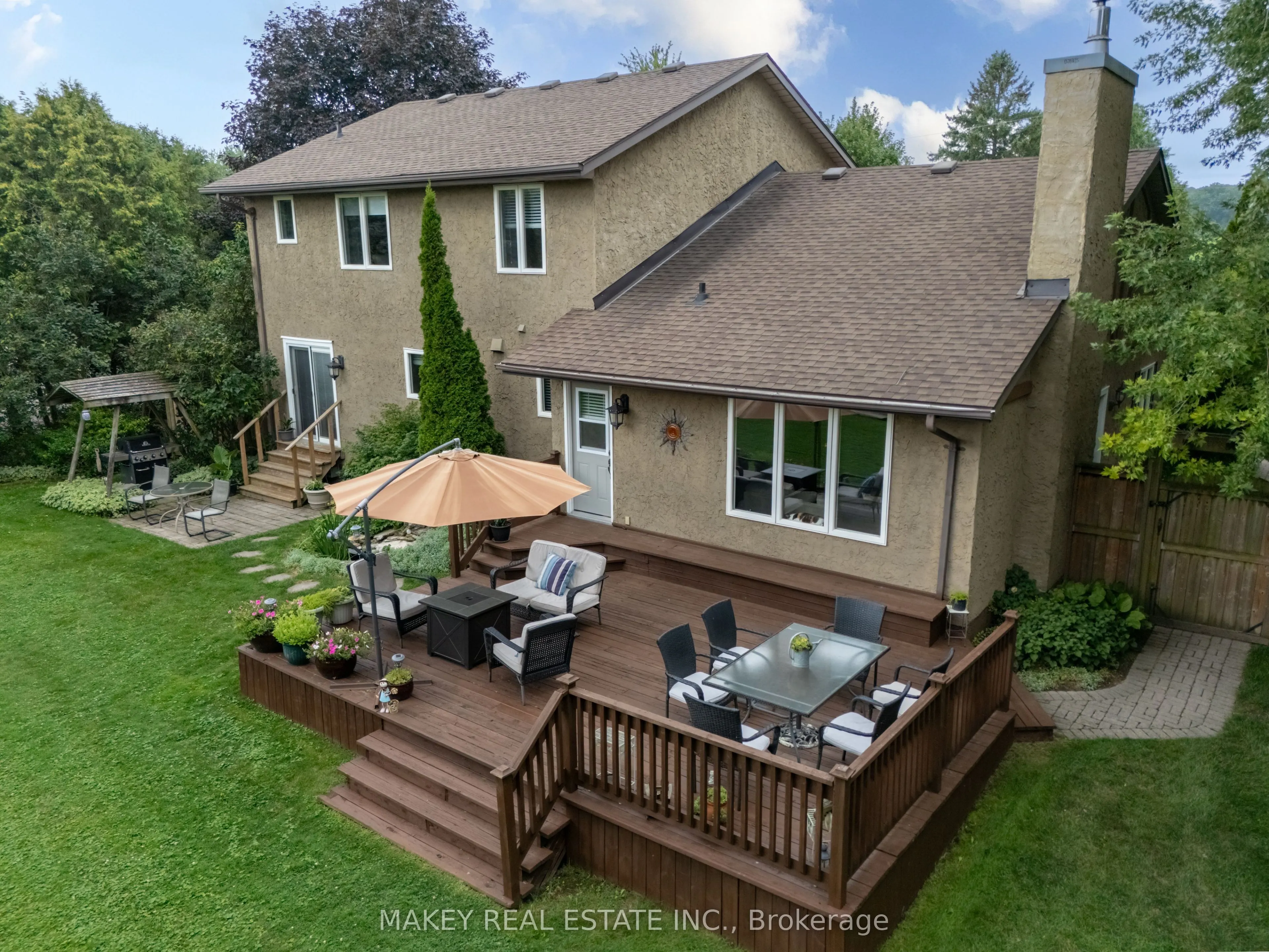 671 Main Street S