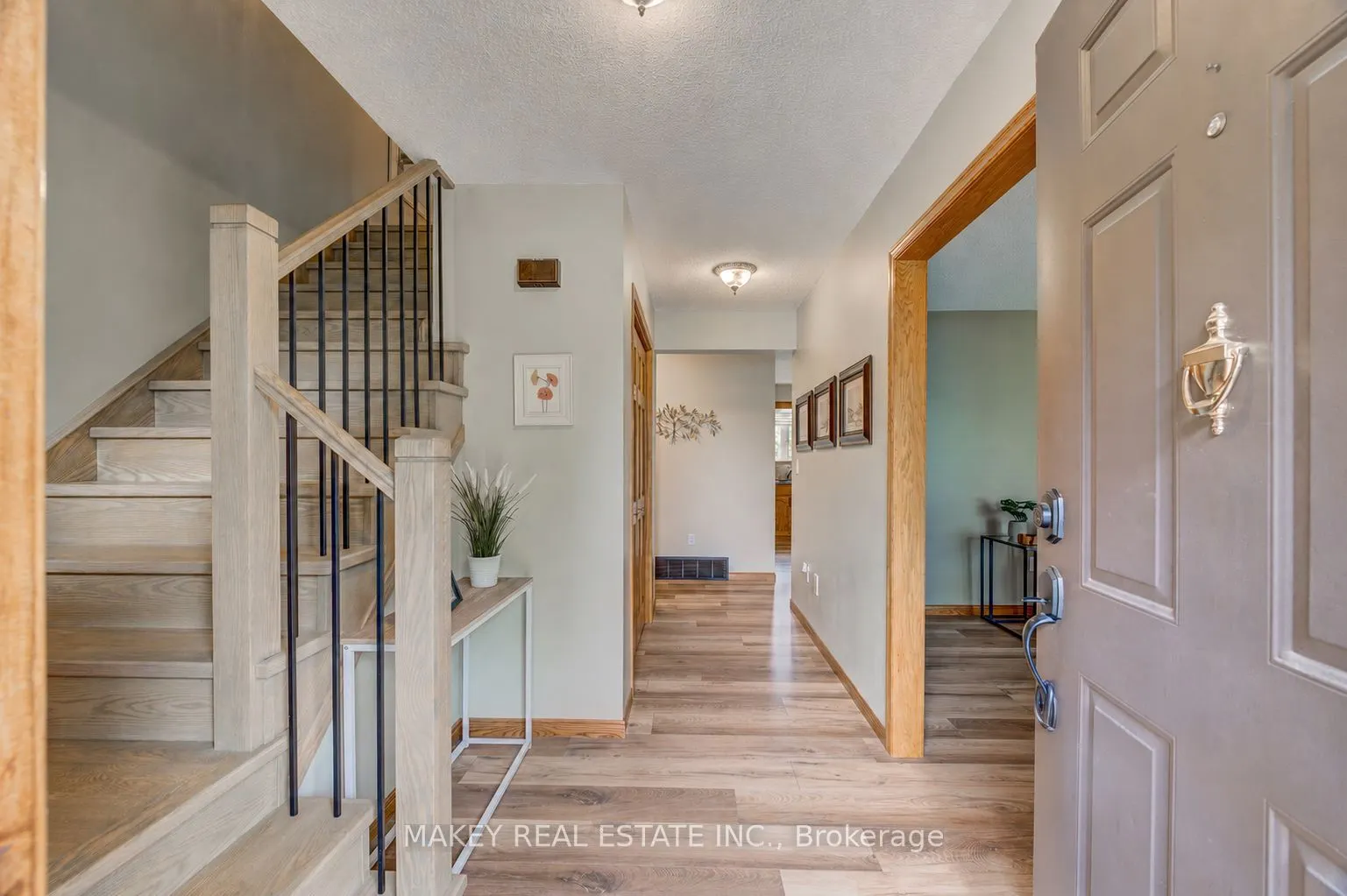 671 Main Street S