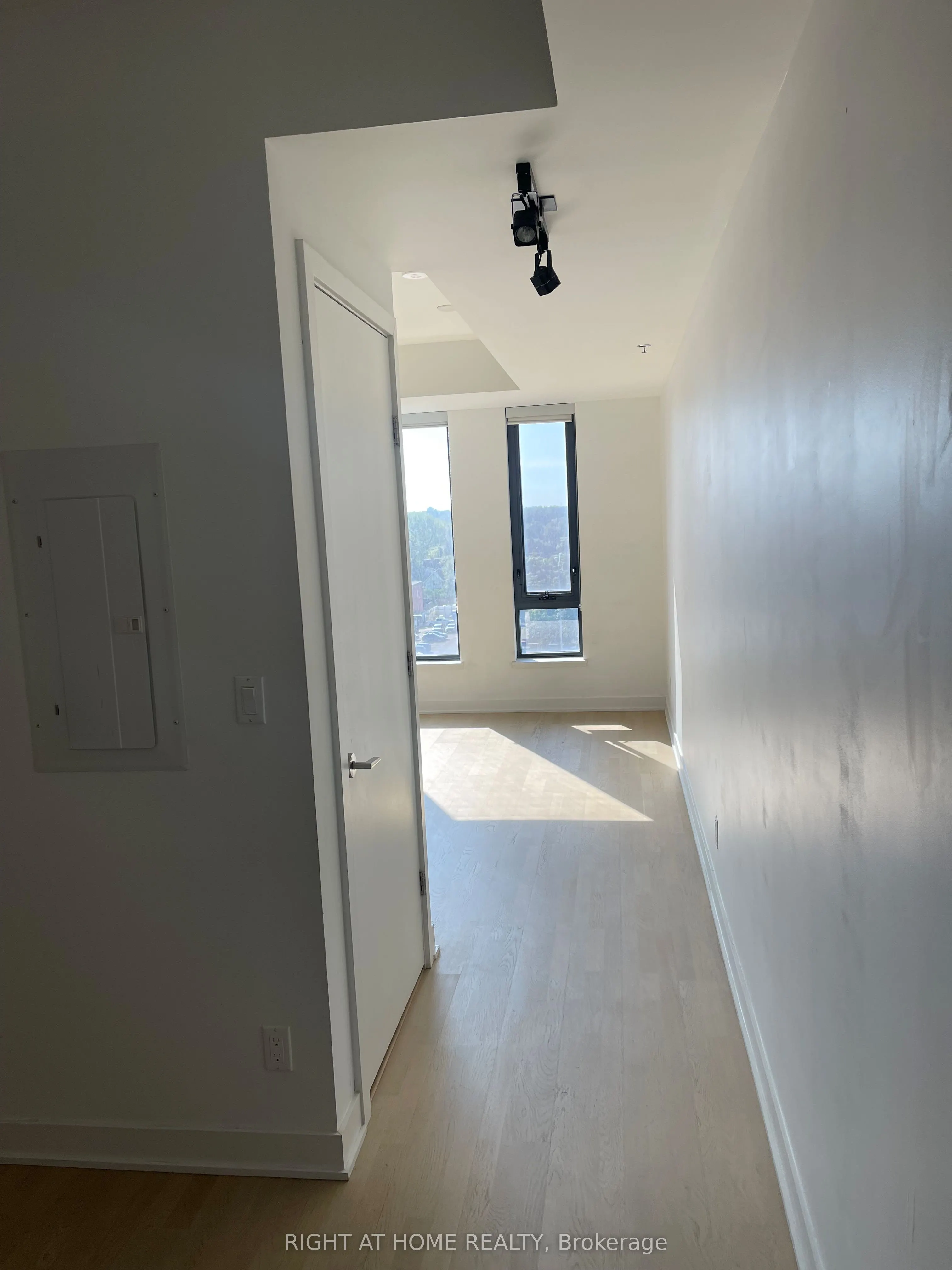 203 CATHERINE Street #705
