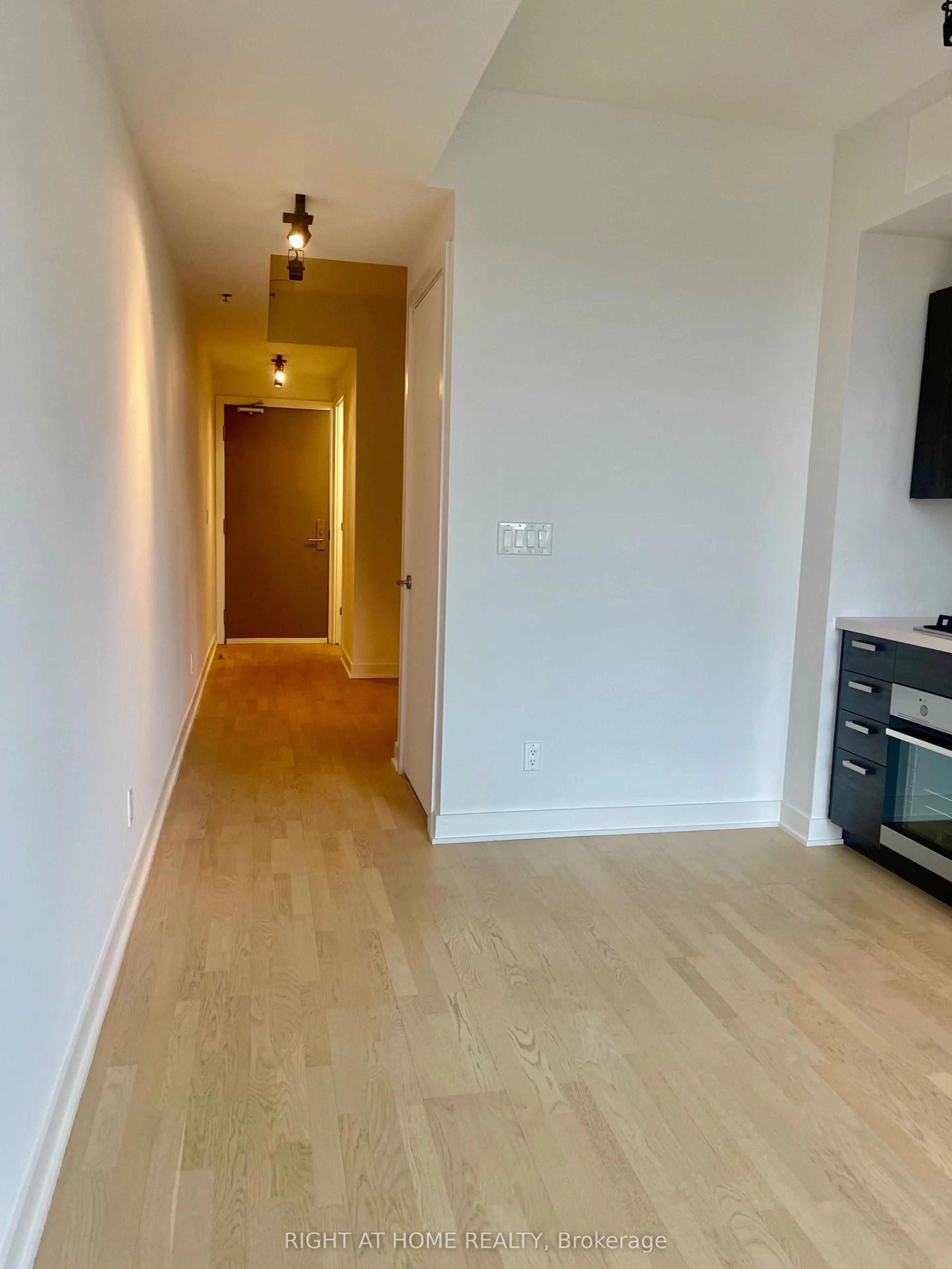 203 CATHERINE Street #705
