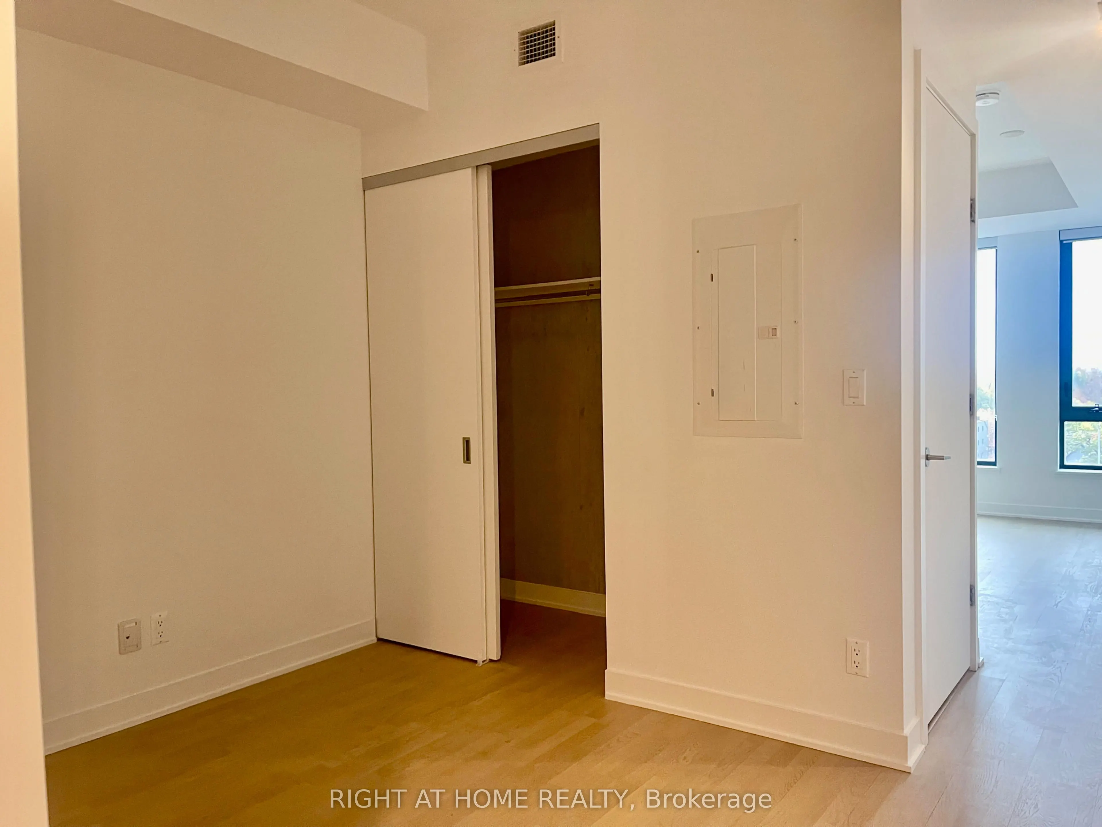 203 CATHERINE Street #705