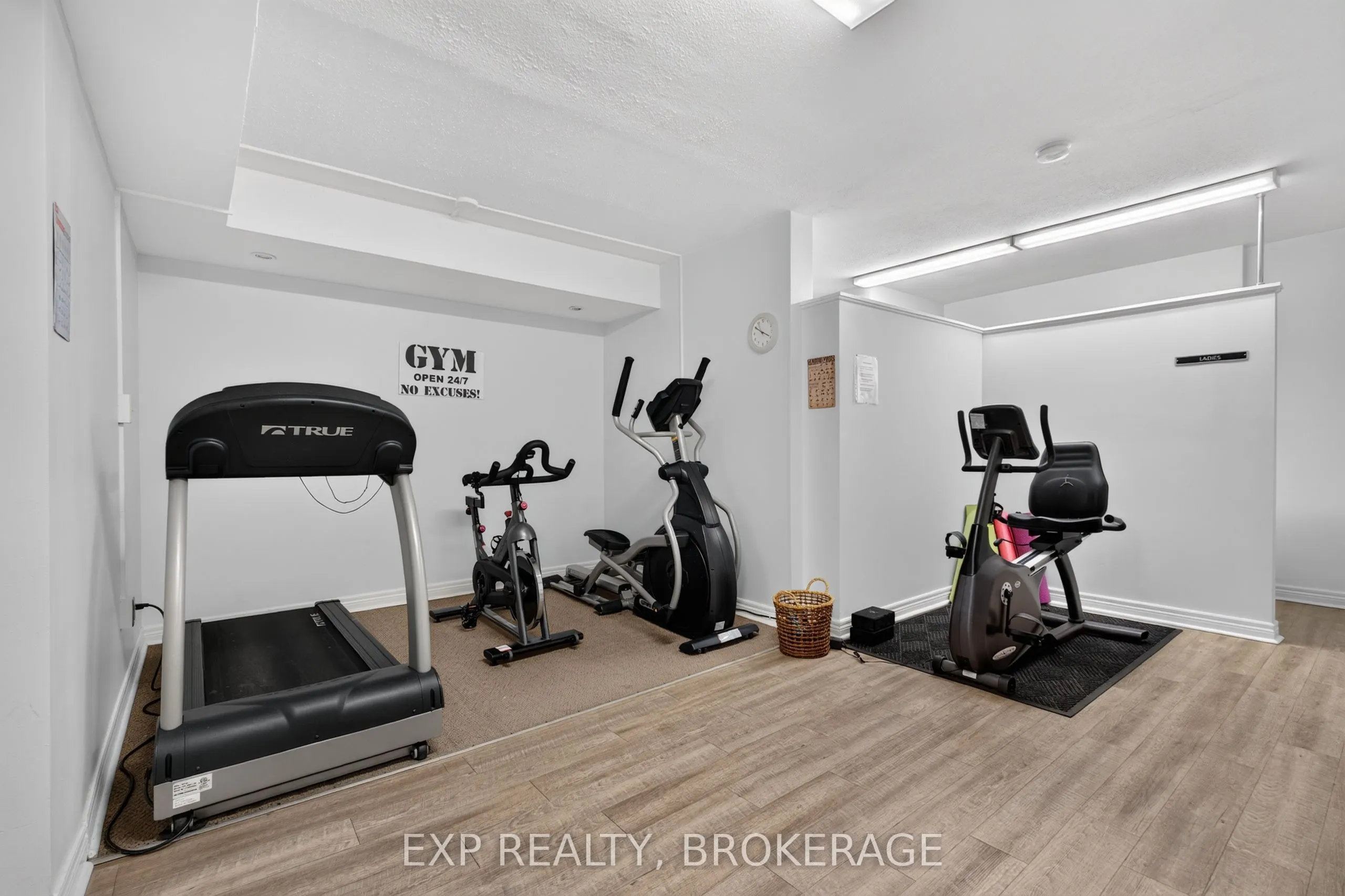 2 MOWAT Avenue #202