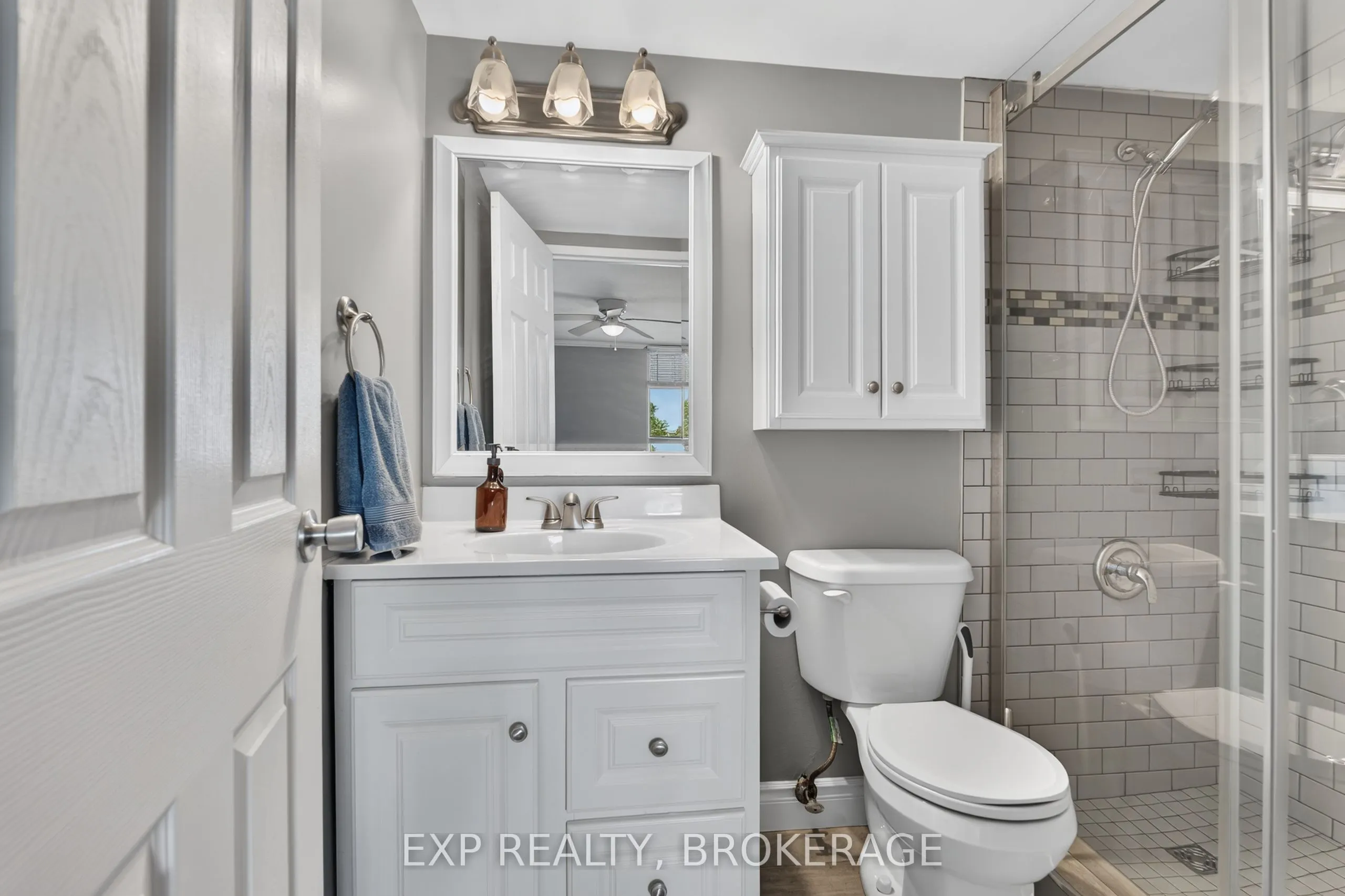 2 MOWAT Avenue #202