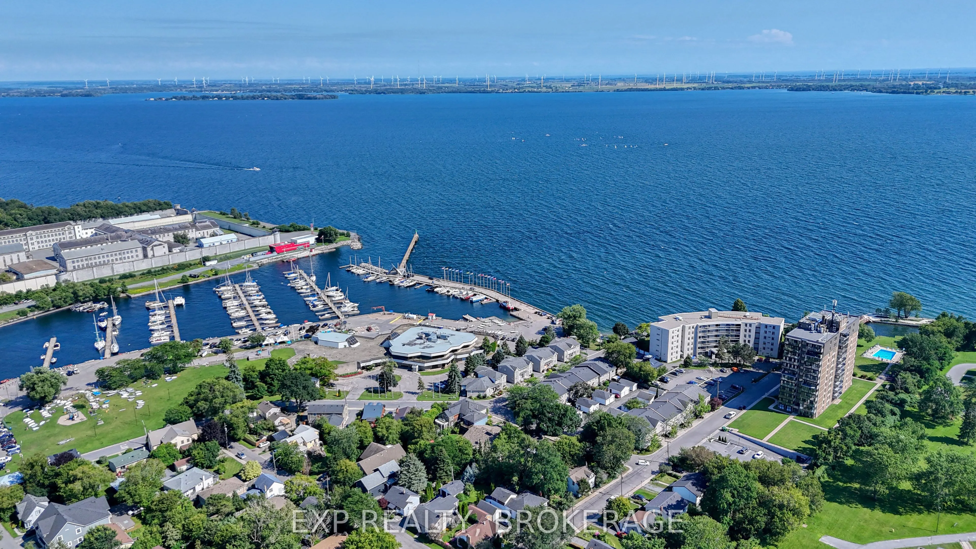 2 MOWAT Avenue #202