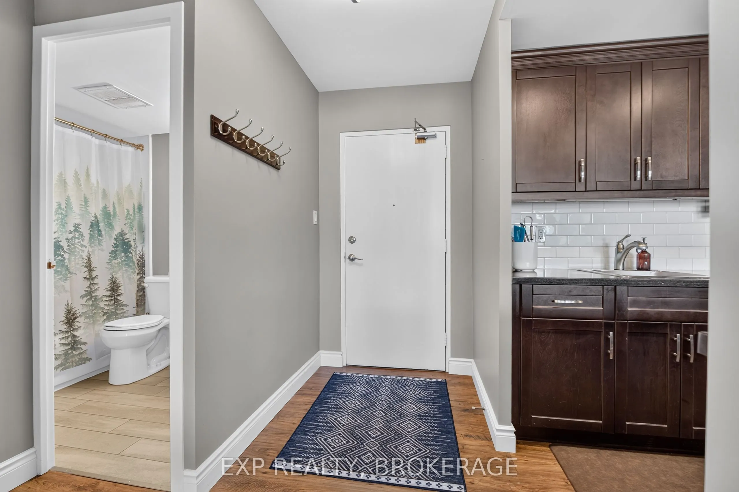 2 MOWAT Avenue #202