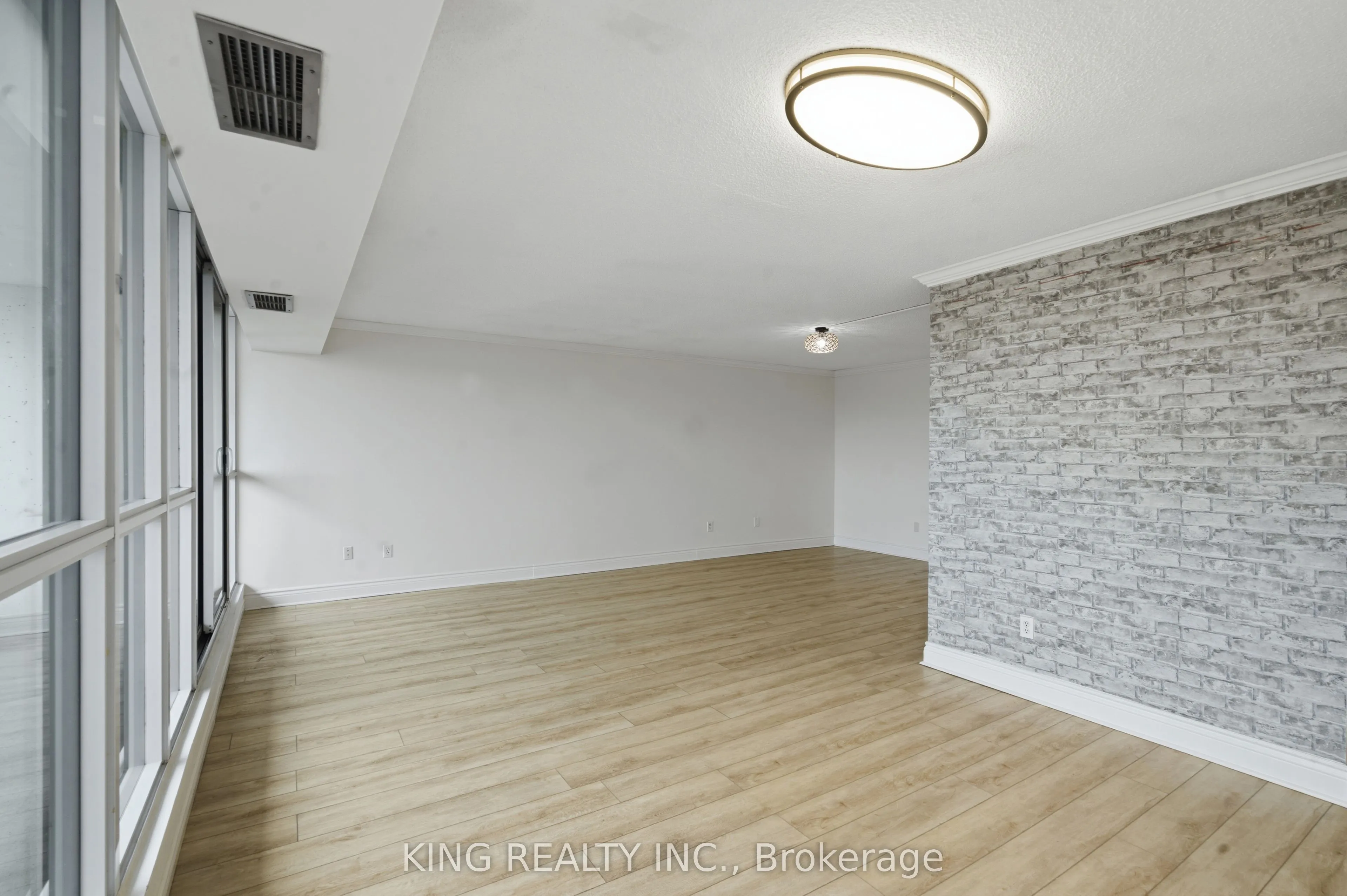 389 Dundas Street #701