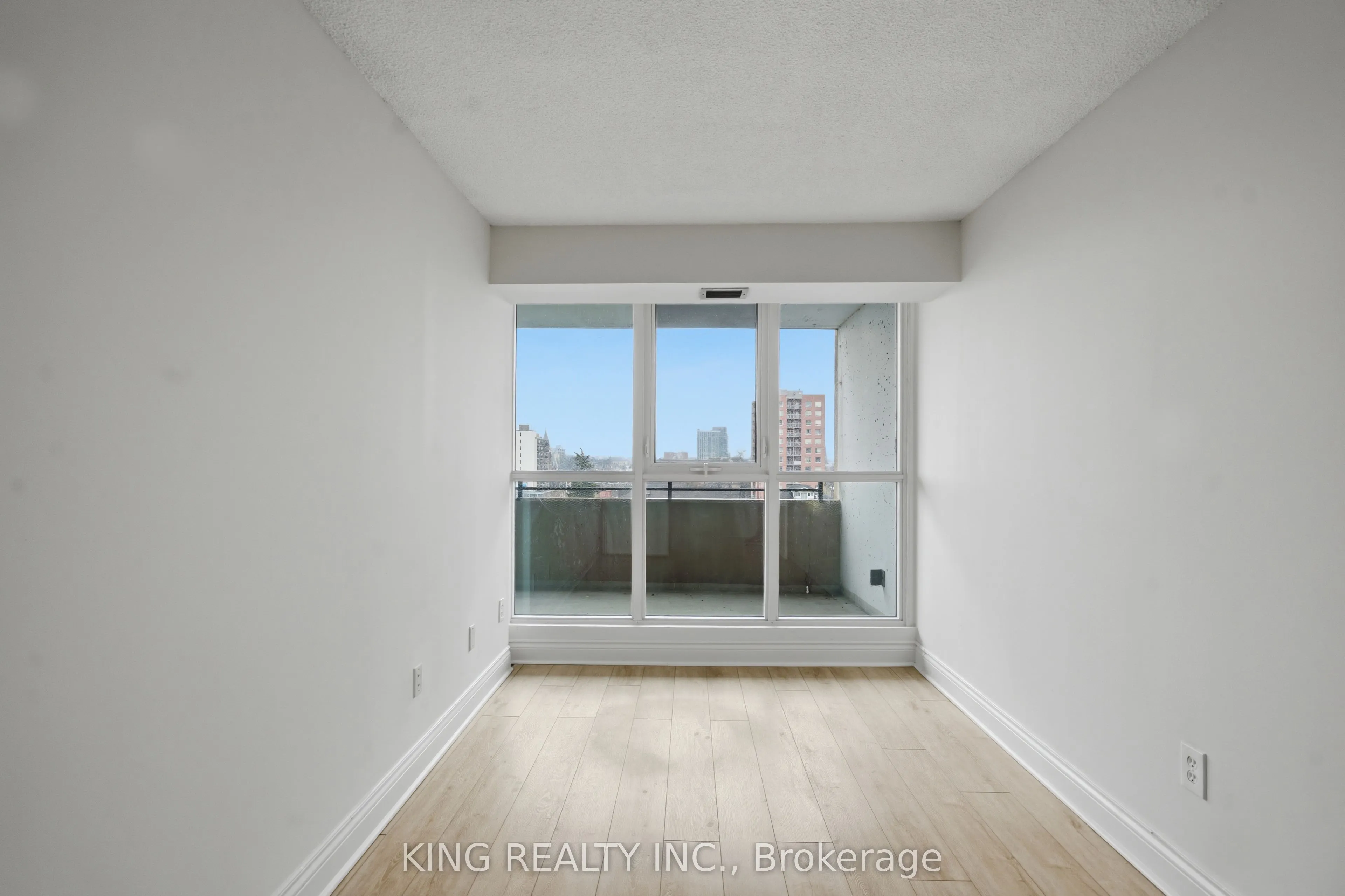 389 Dundas Street #701