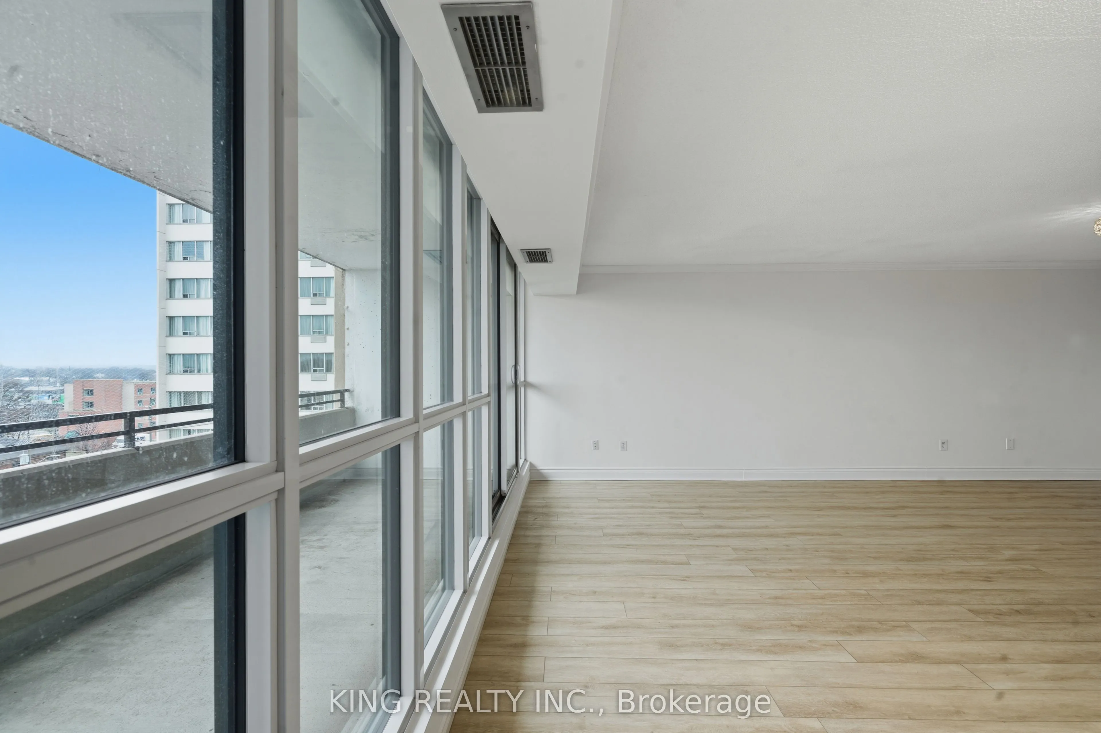 389 Dundas Street #701