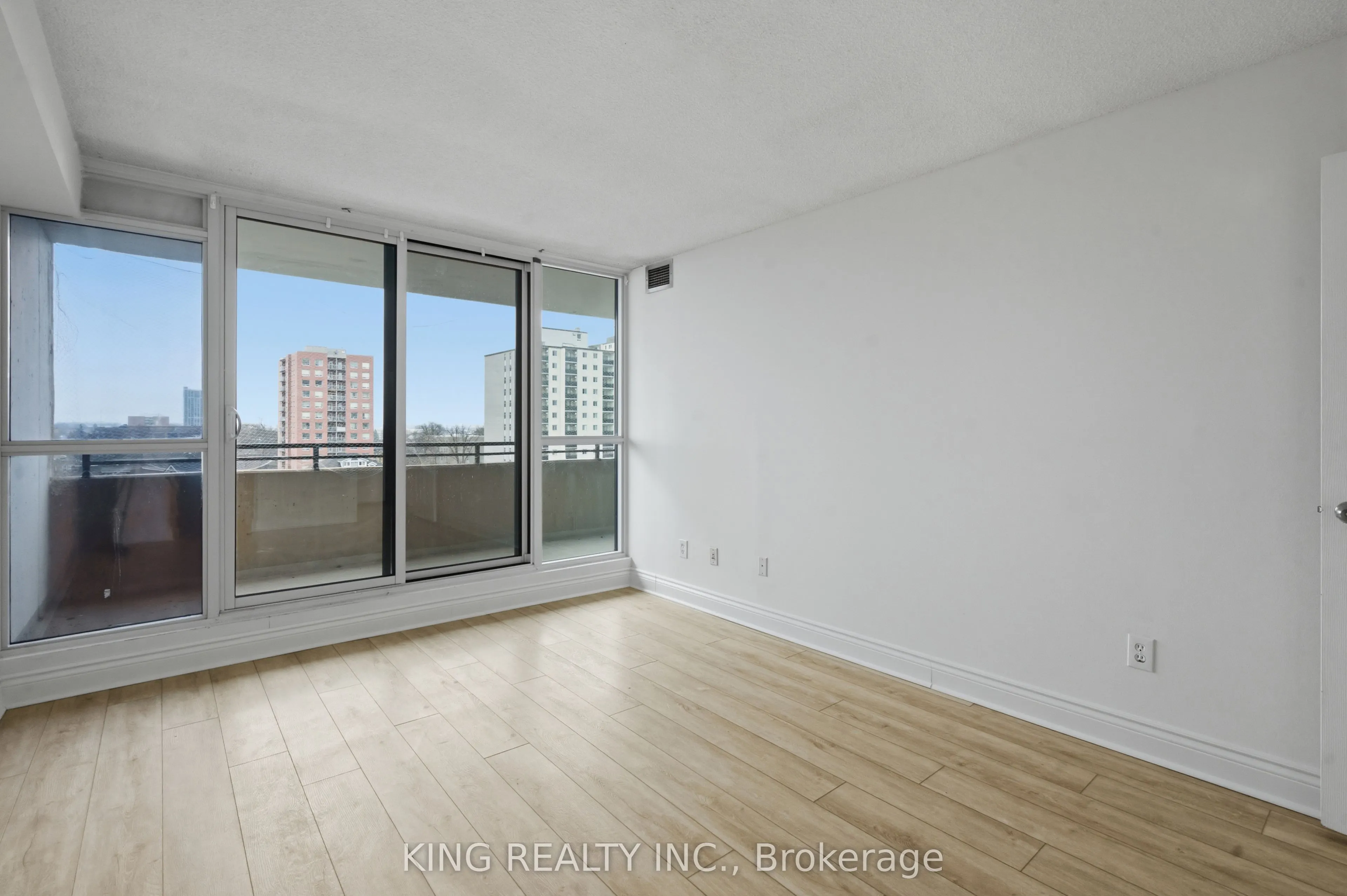 389 Dundas Street #701