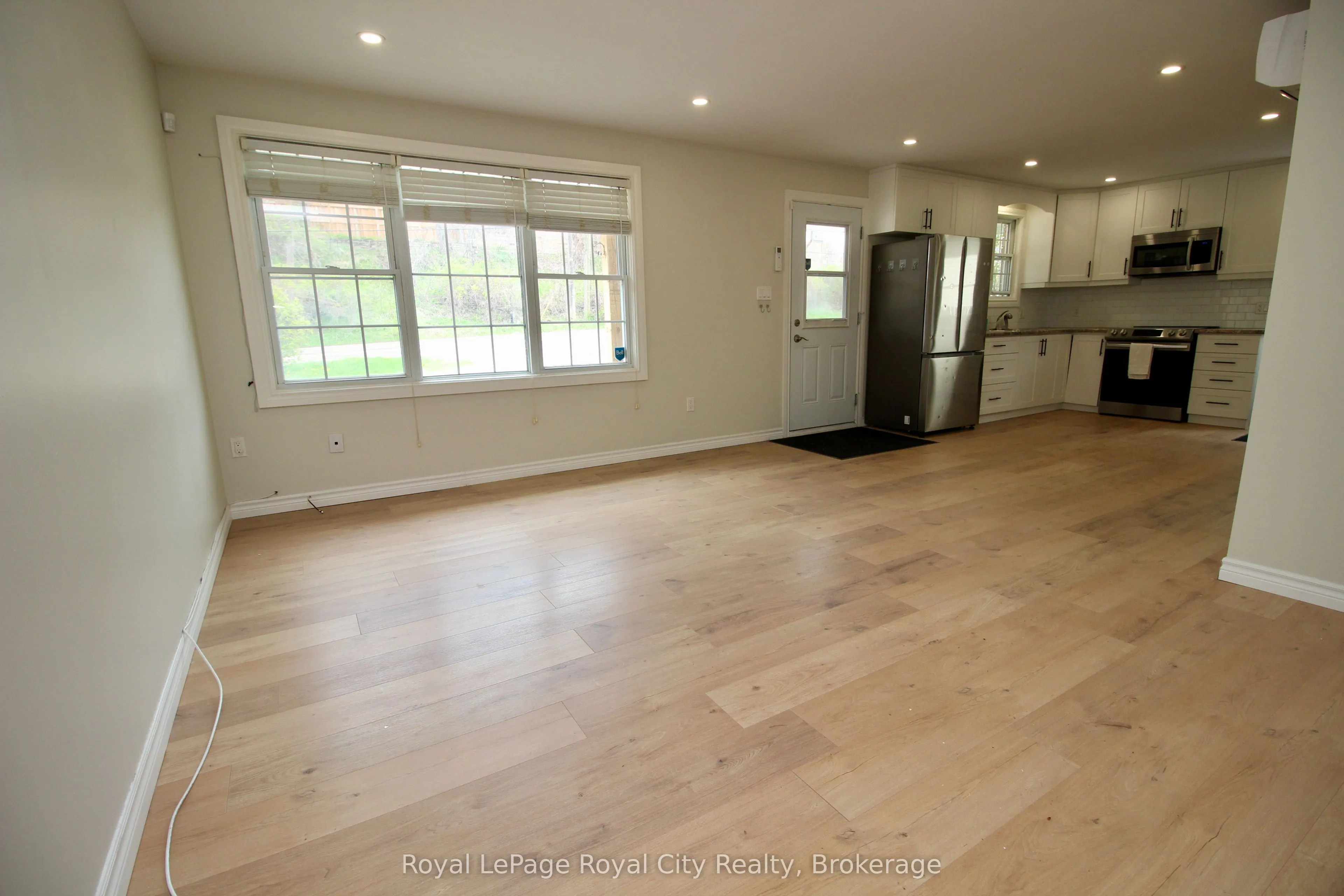 405 Main Street S