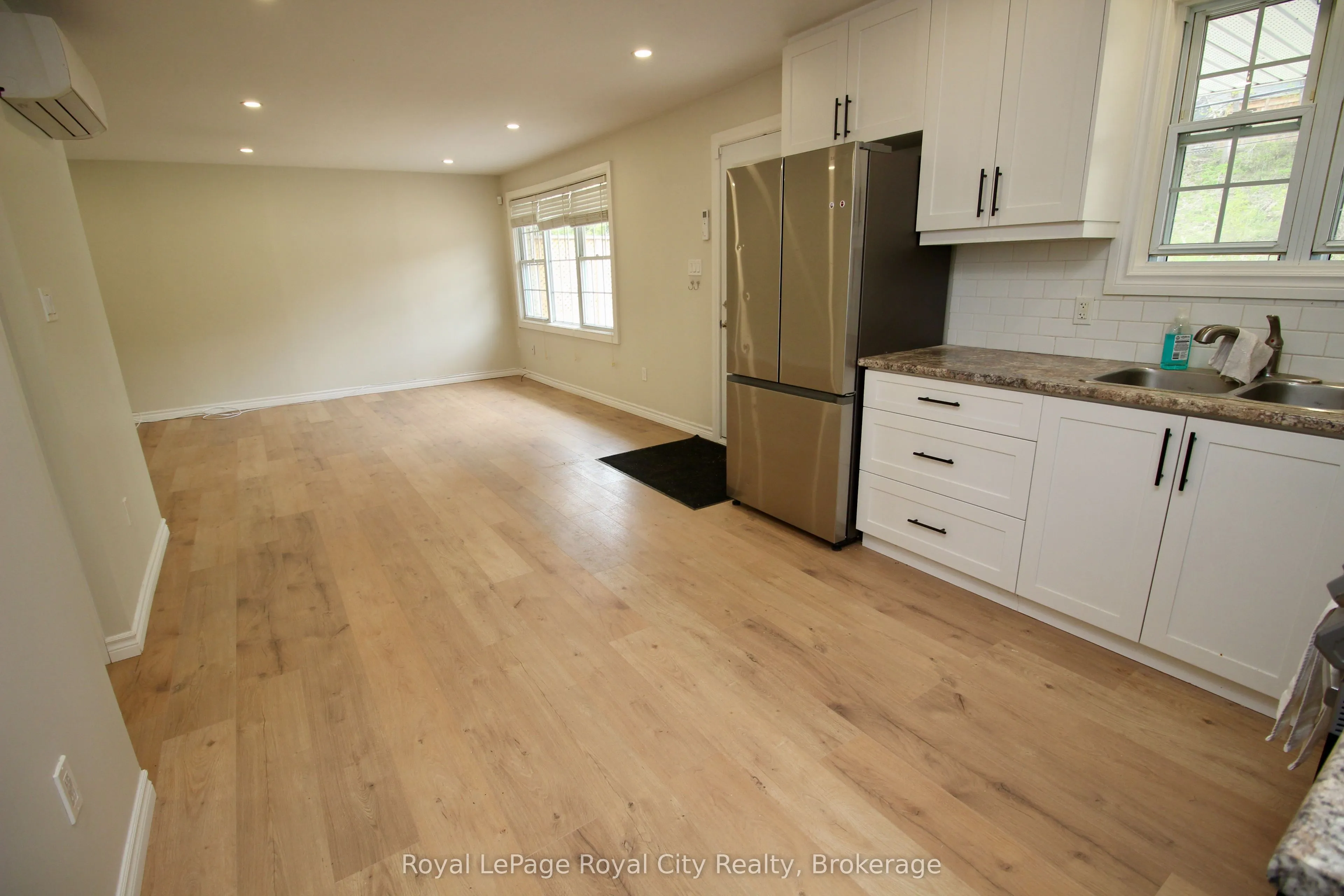405 Main Street S