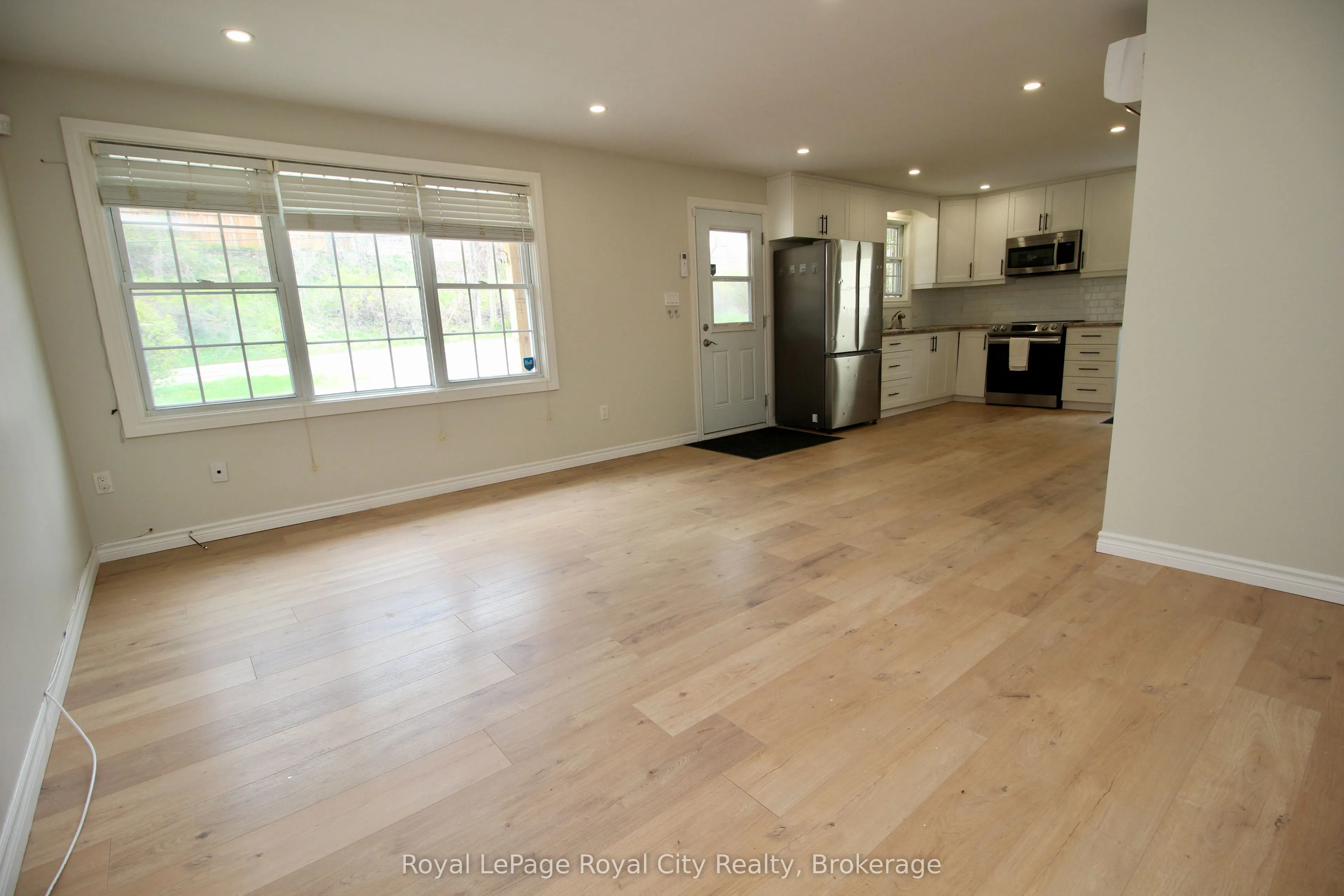 405 Main Street S