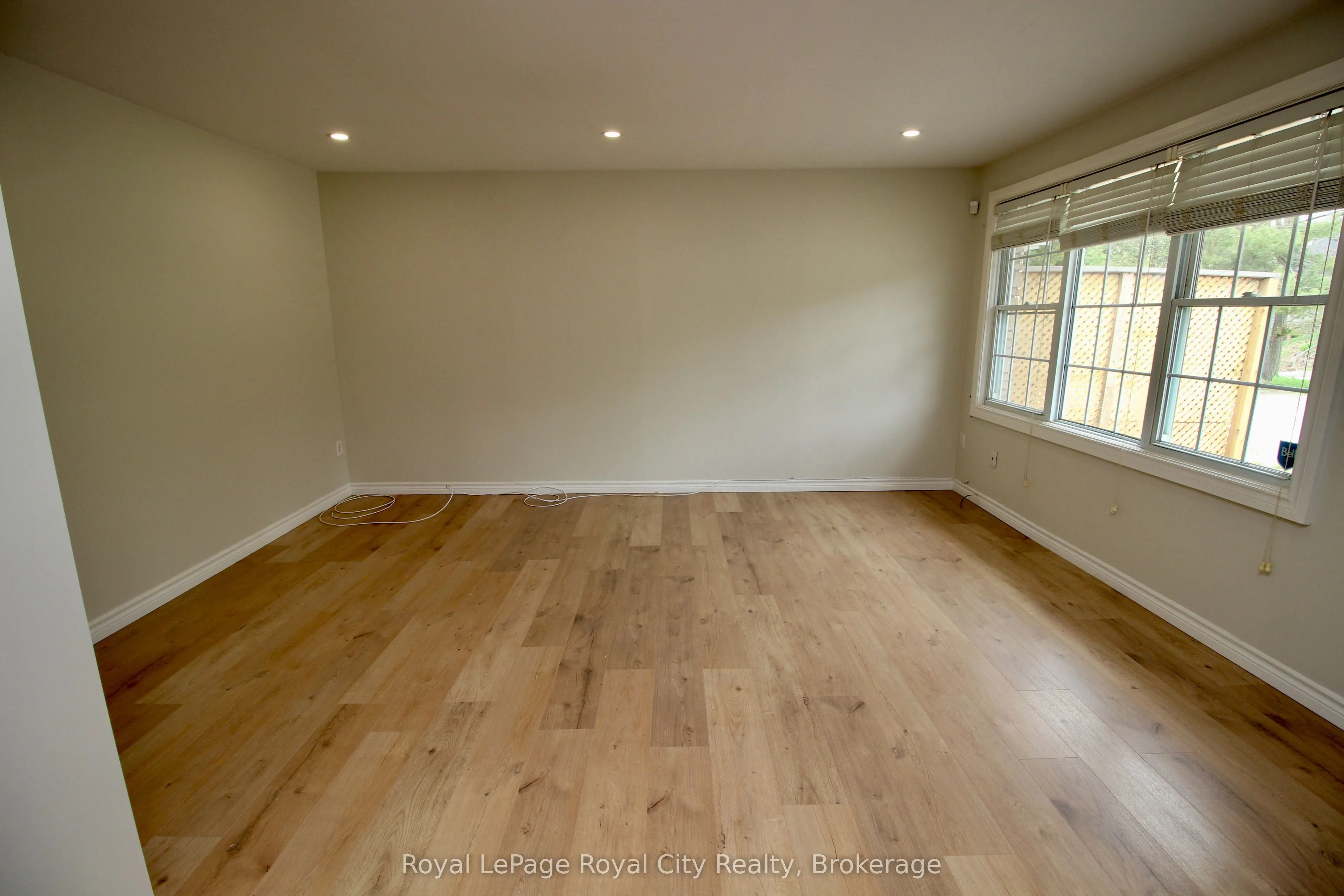 405 Main Street S