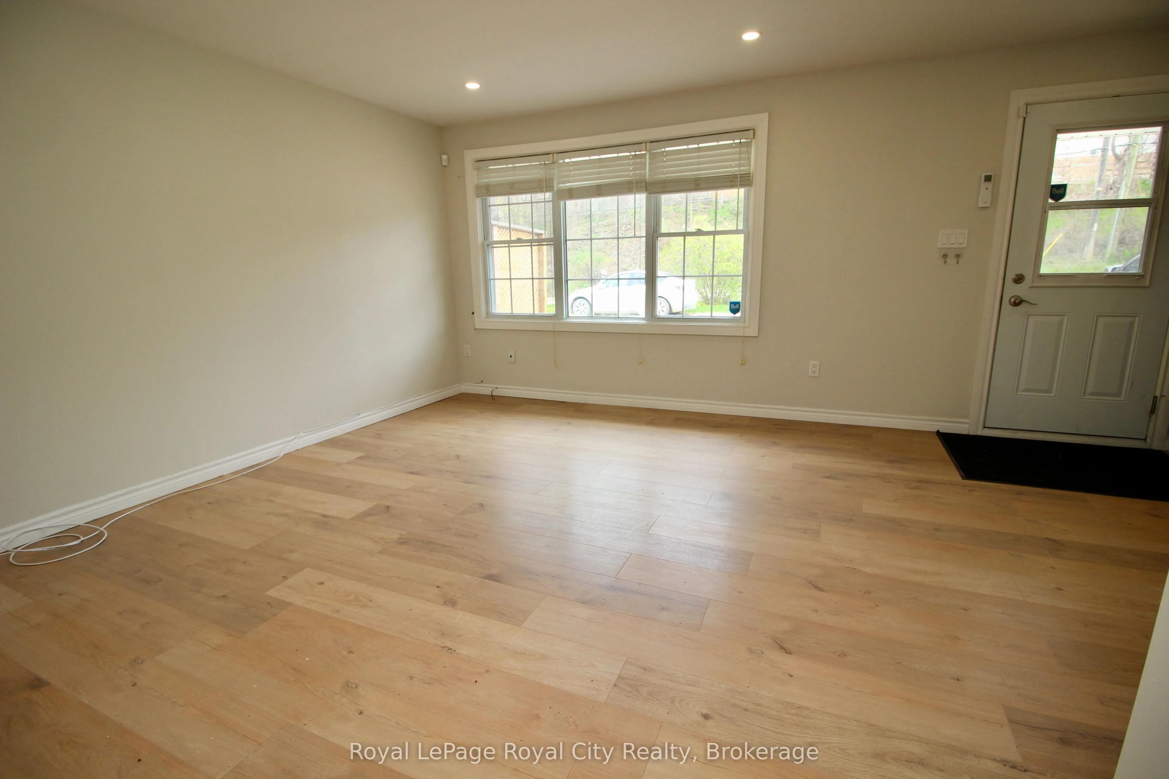 405 Main Street S
