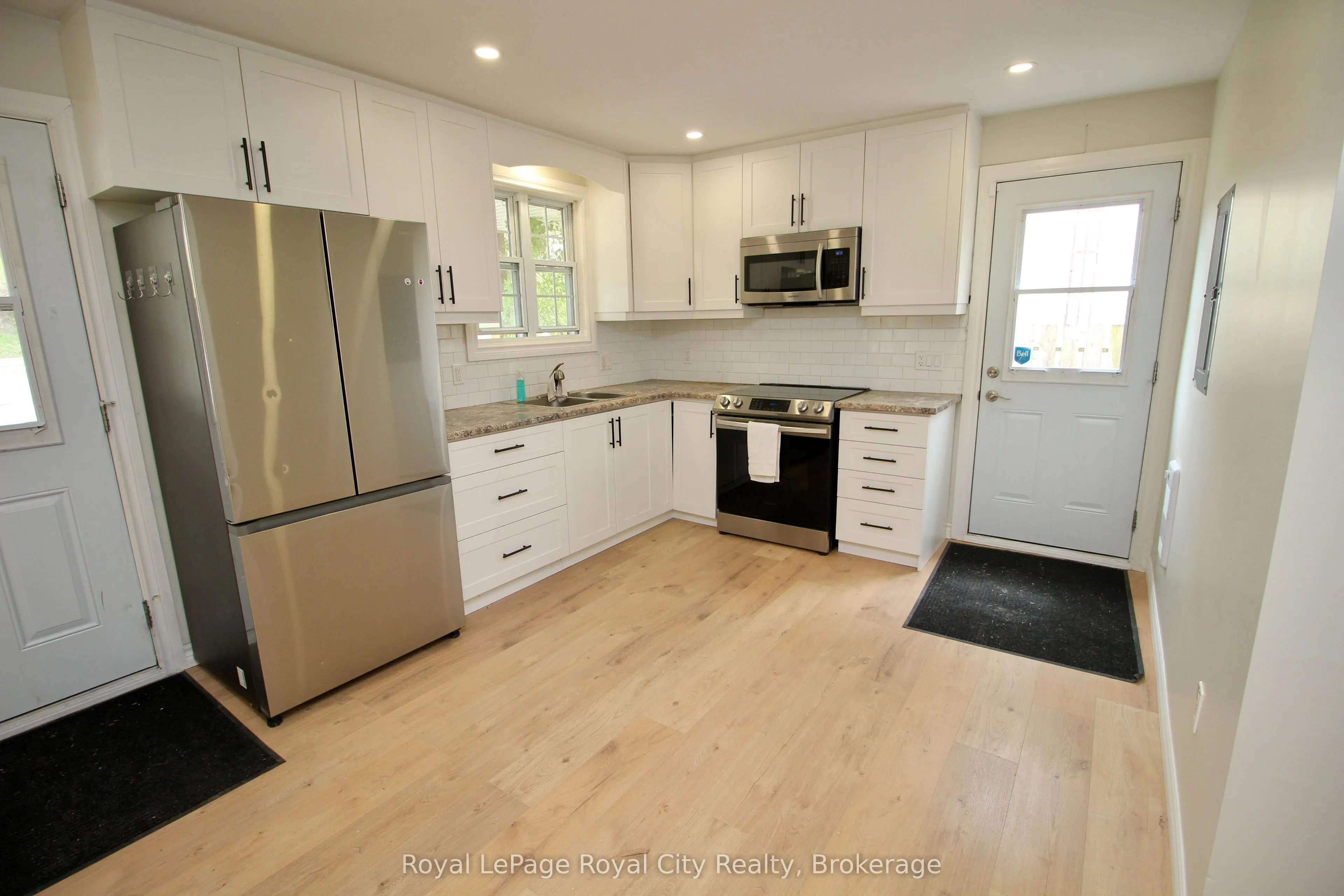 405 Main Street S