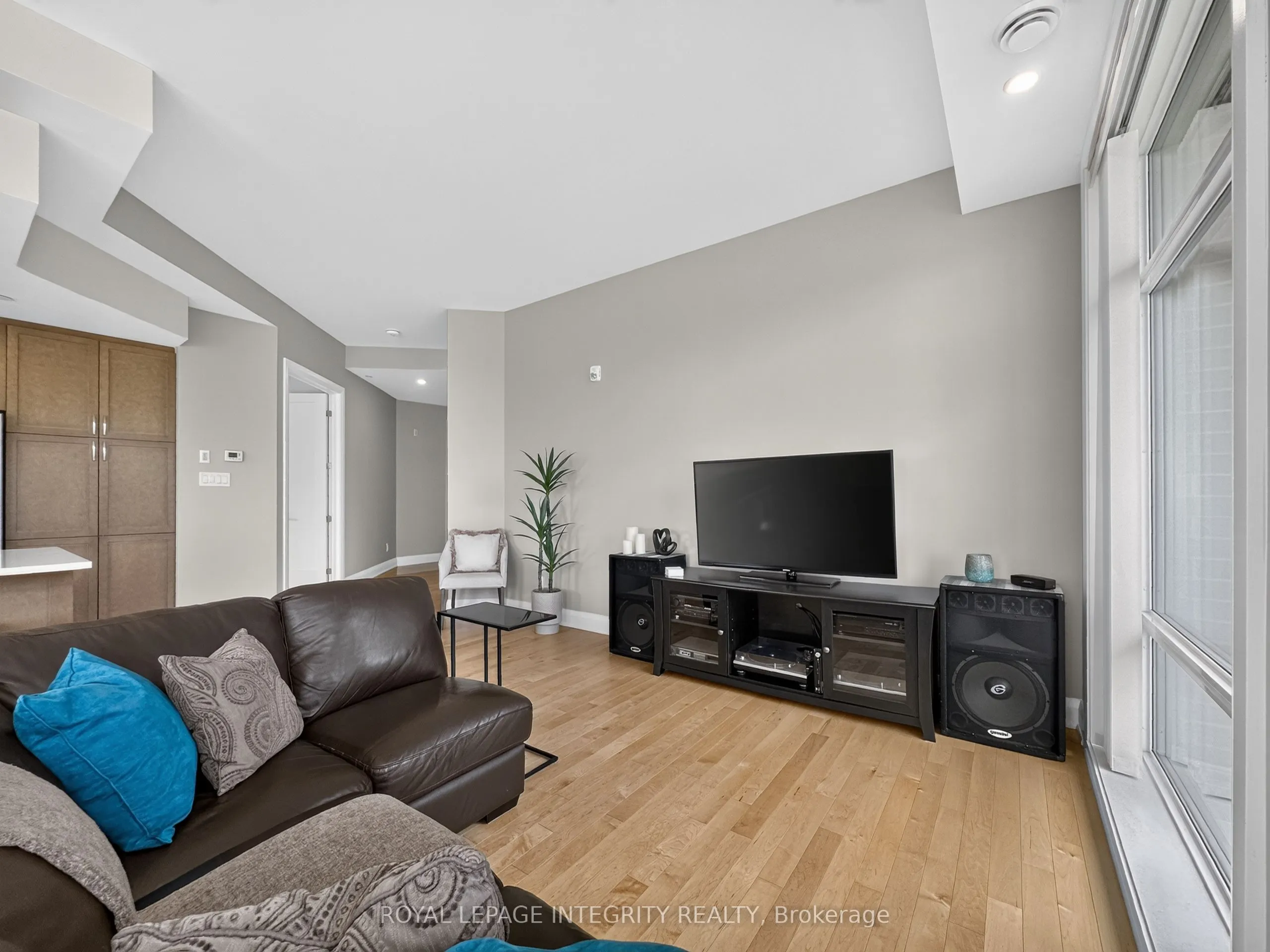 100 Cortile Private #303