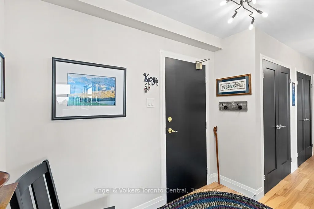 860 9TH Street E #402