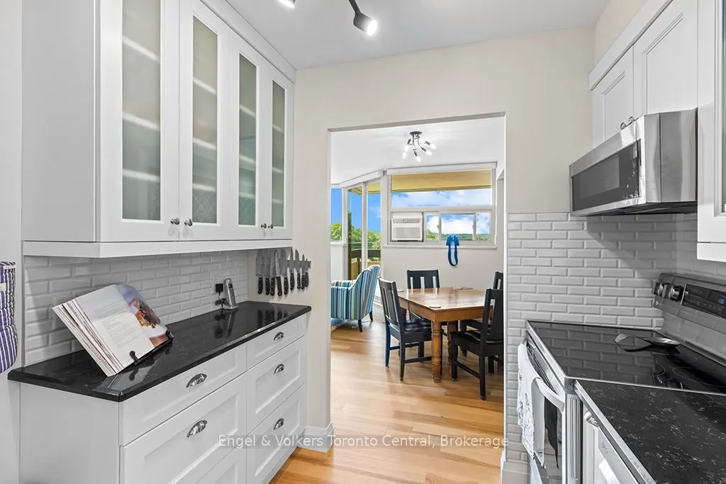860 9TH Street E #402
