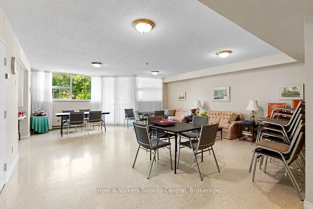 860 9TH Street E #402