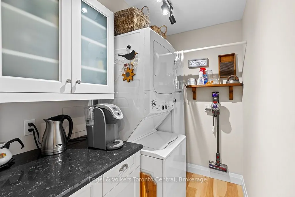 860 9TH Street E #402