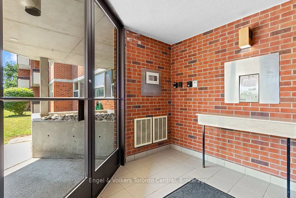 860 9TH Street E #402