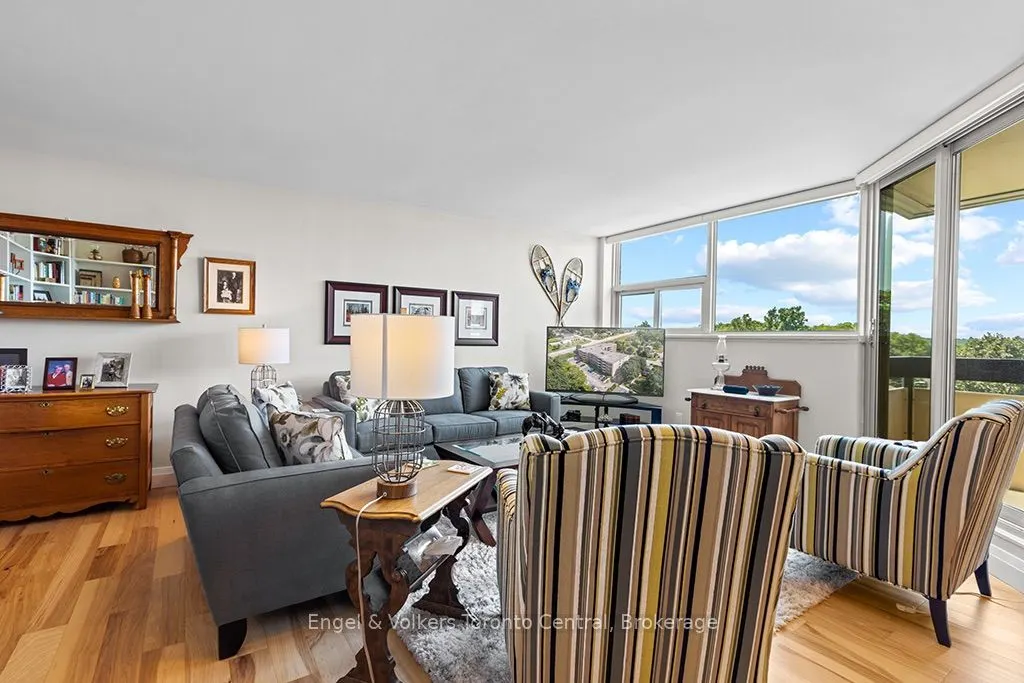 860 9TH Street E #402