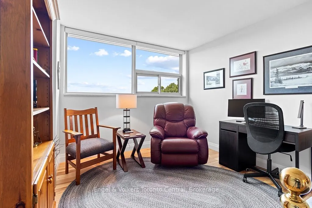 860 9TH Street E #402