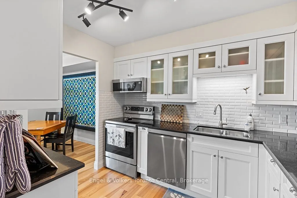 860 9TH Street E #402