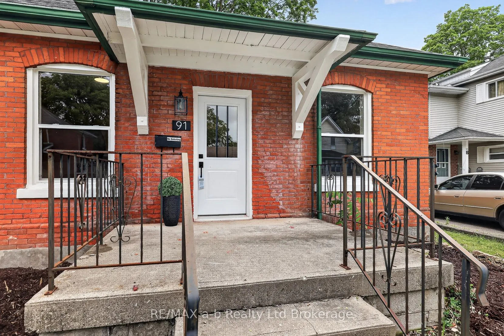 91 Winniett Street