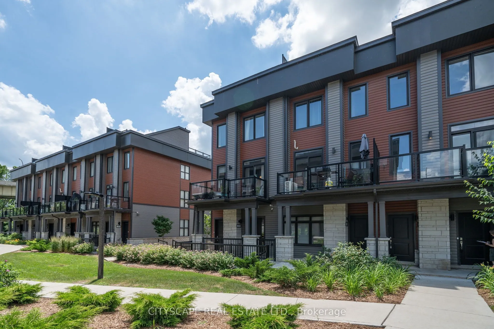 2 Willow Street #28